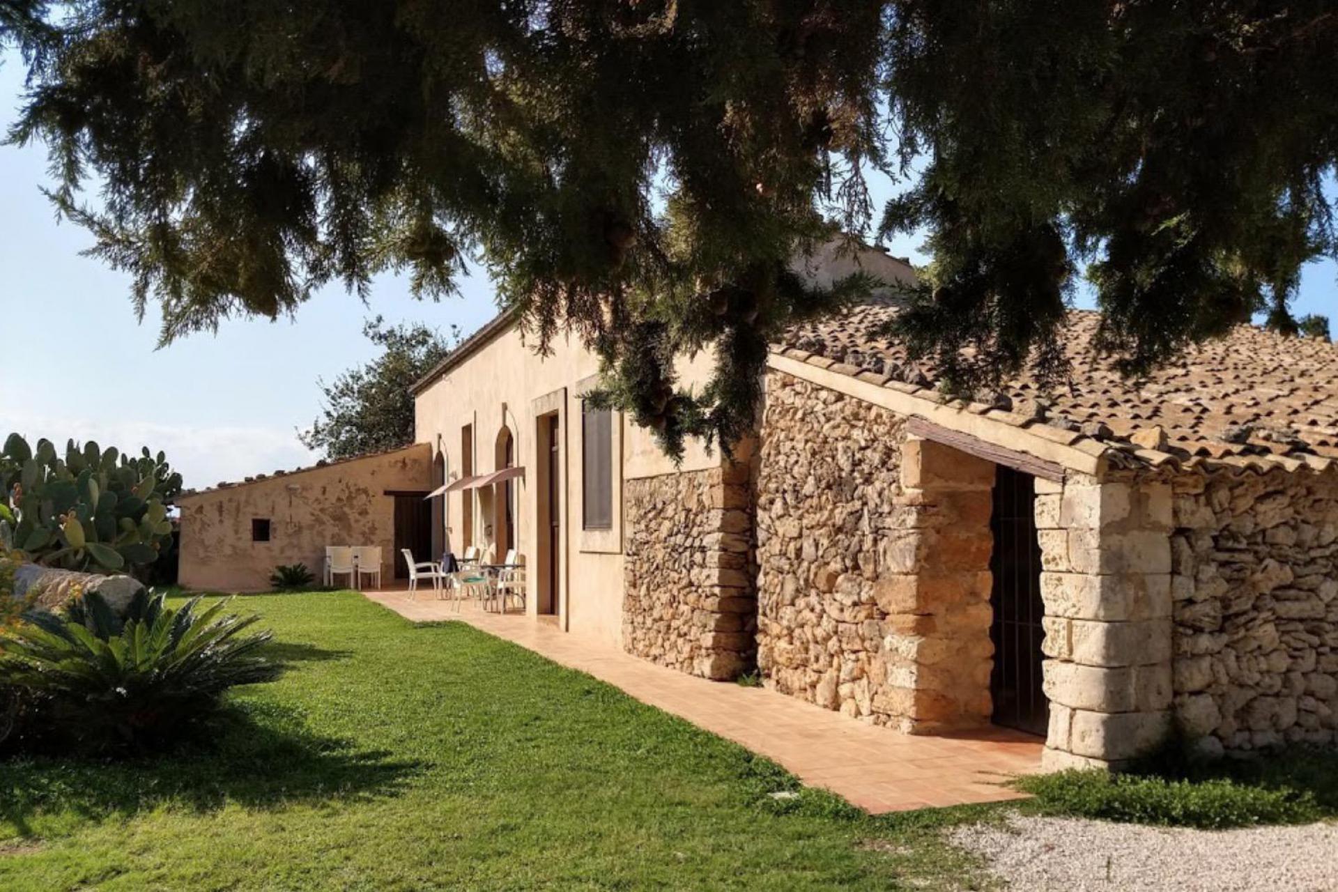 Agriturismo Sicily Cosy agriturismo in Sicily with restaurant