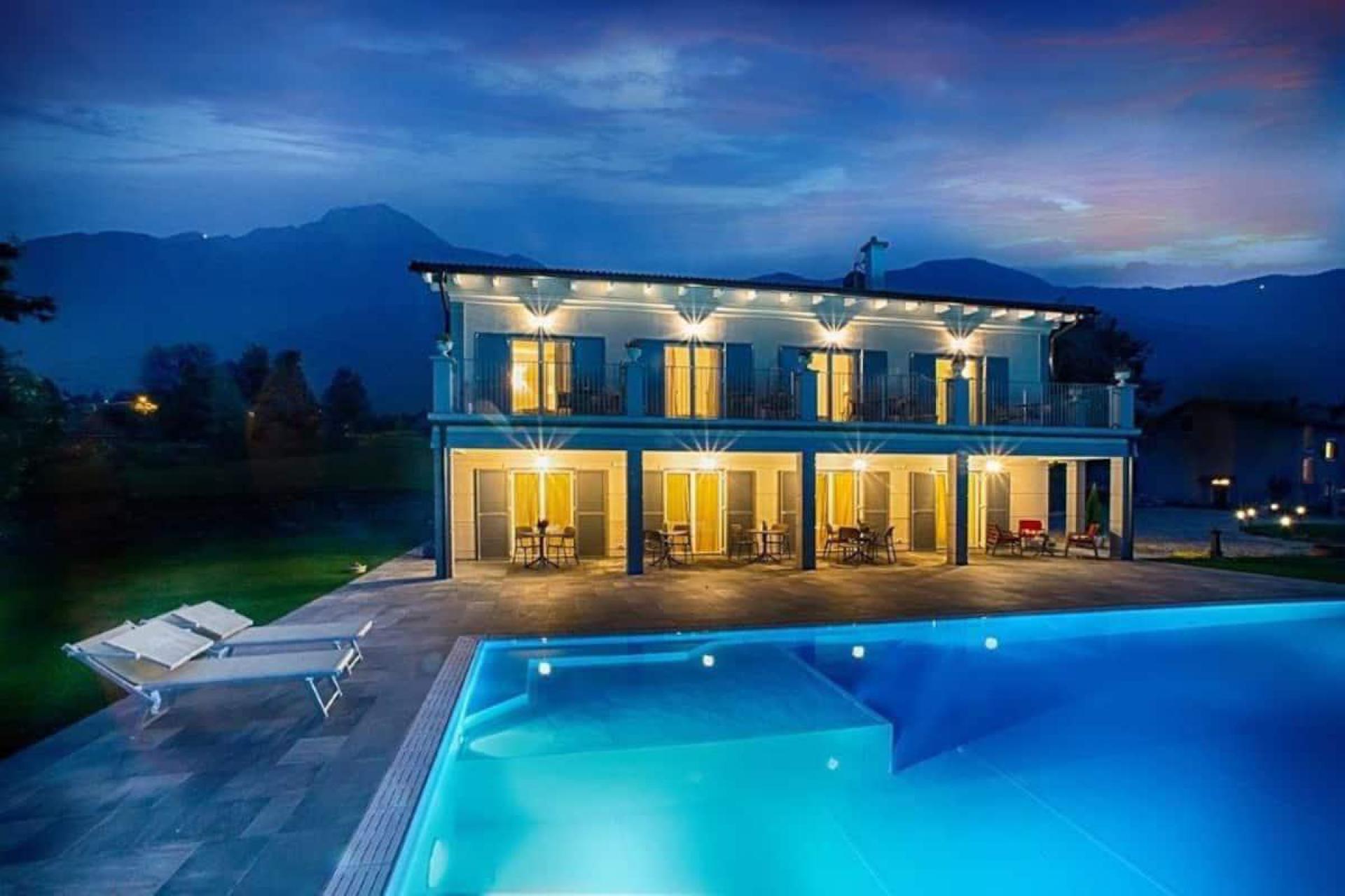 Agriturismo Lake Como and Lake Garda Luxury B&B within walking distance of Lake Como