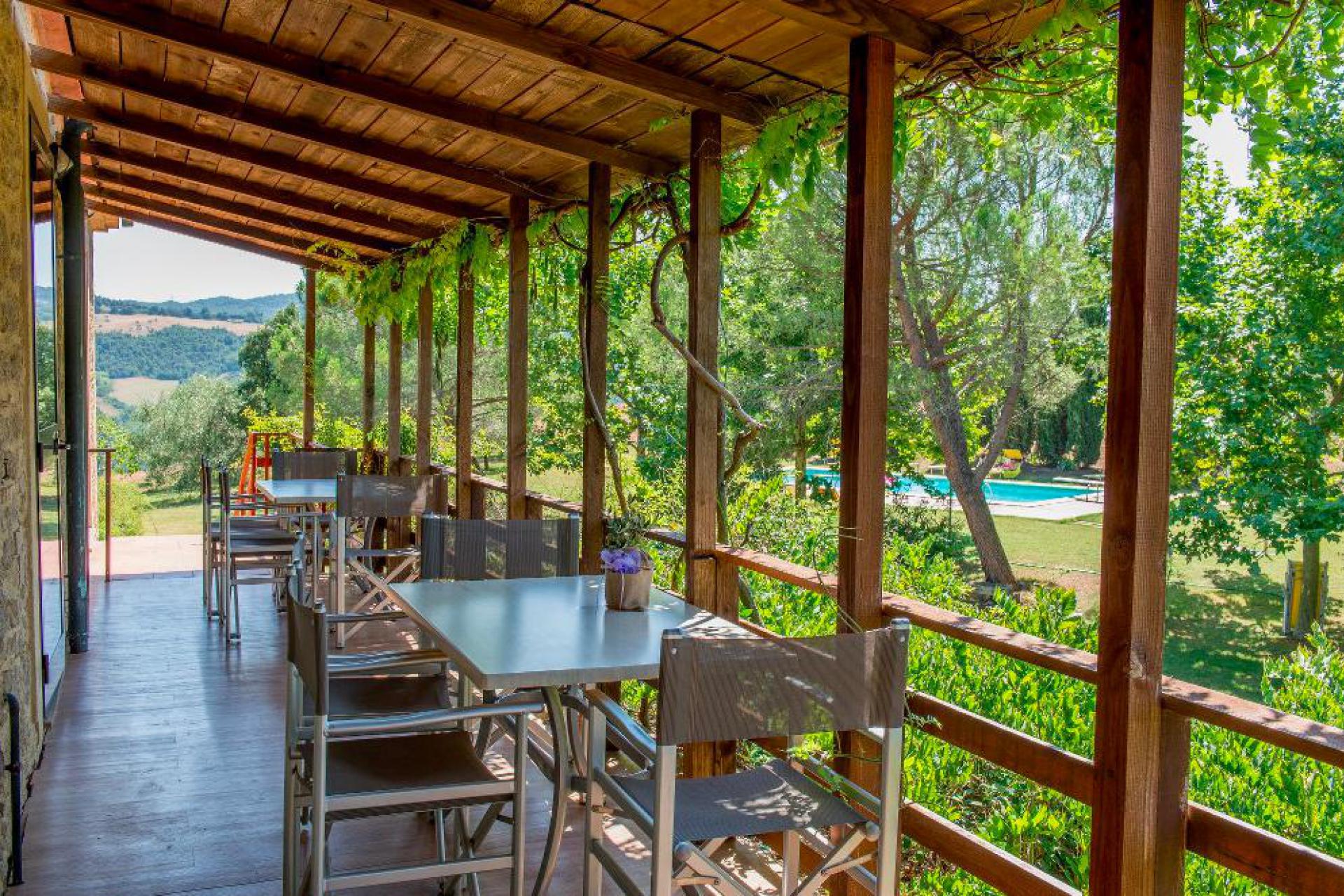 Agriturismo Tuscany Quietly-situated spacious agriturismo for the whole family