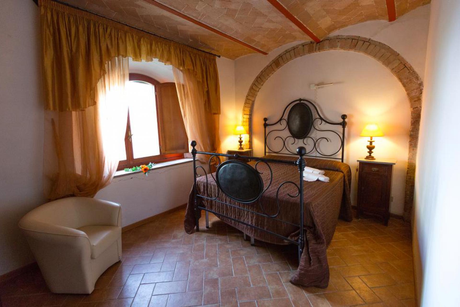 Agriturismo Tuscany Quietly-situated spacious agriturismo for the whole family