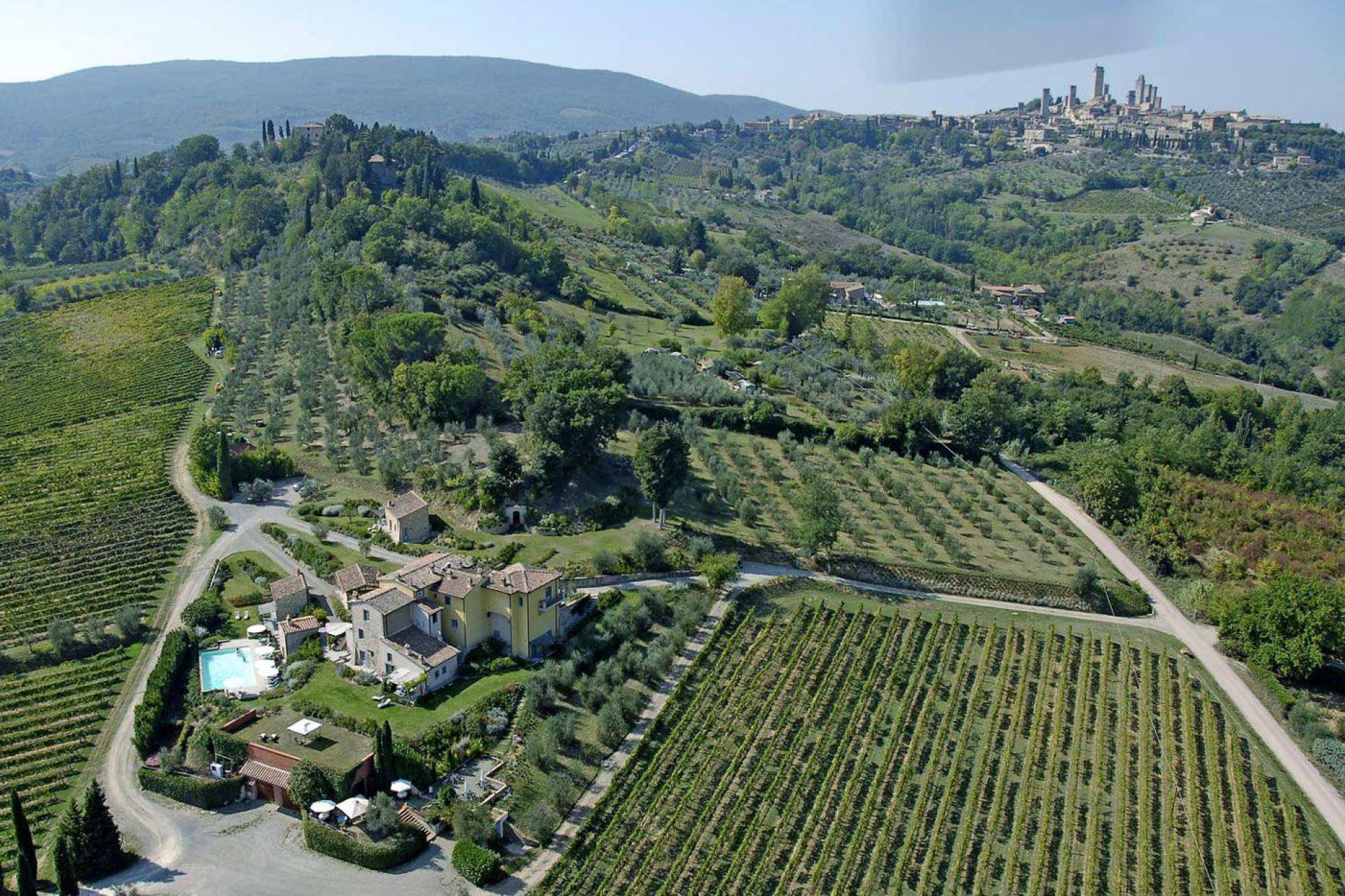 Agriturismo Tuscany Romantic agriturismo with views of San Gimignano