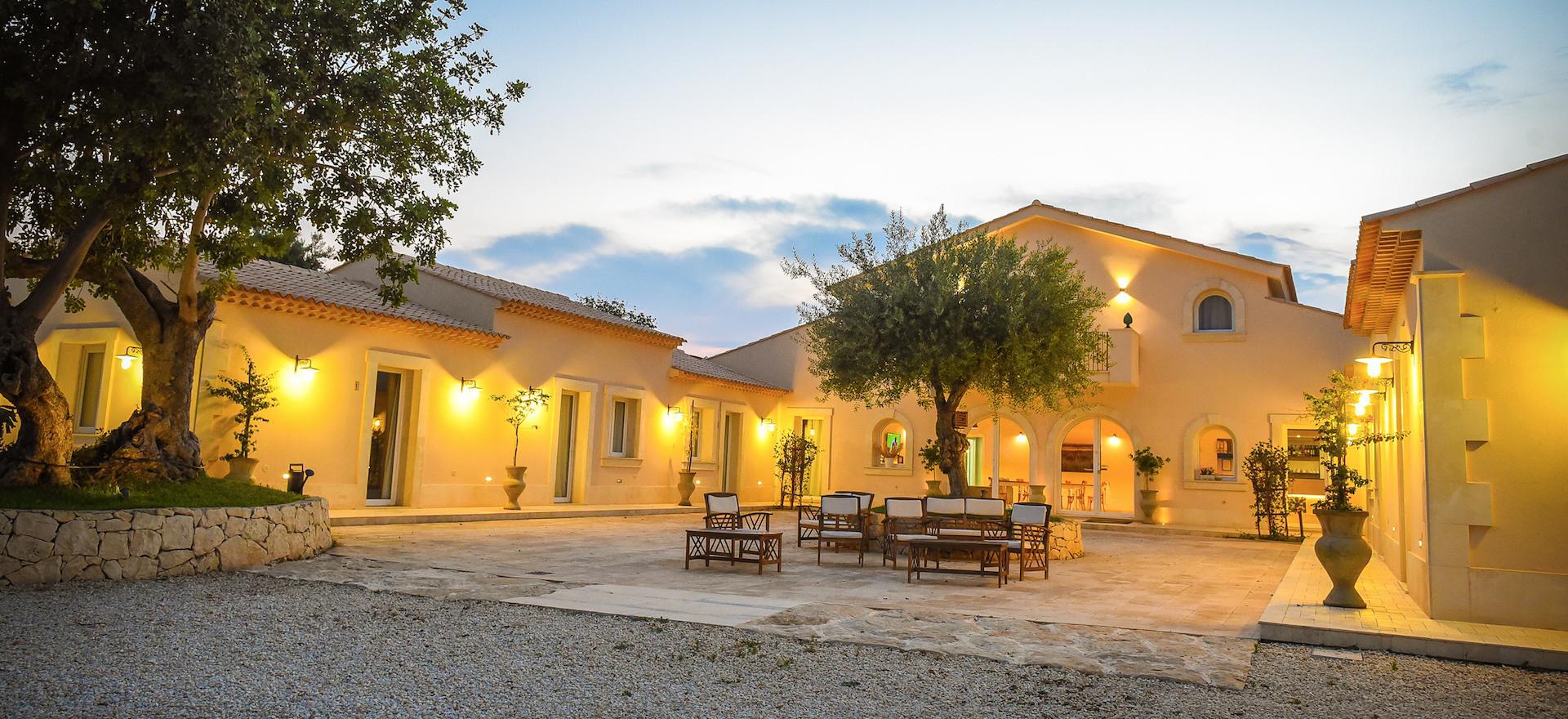 AGRITURISMO STALLAINI - Farmhouse Reviews (Noto, Sicily), image size:1920x880