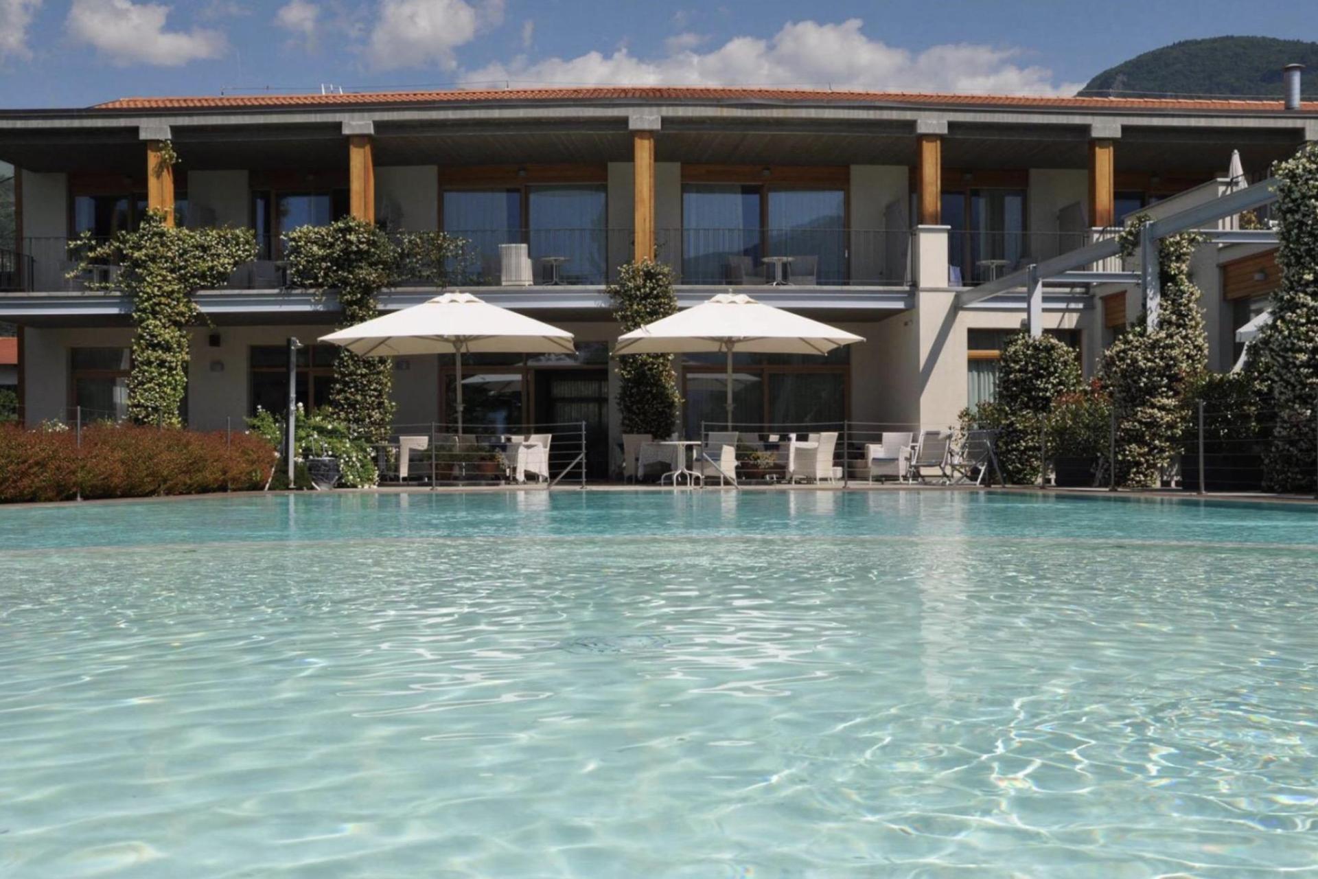 Agriturismo Comomeer en Gardameer Country hotel op prachtige lokatie aan het Comomeer