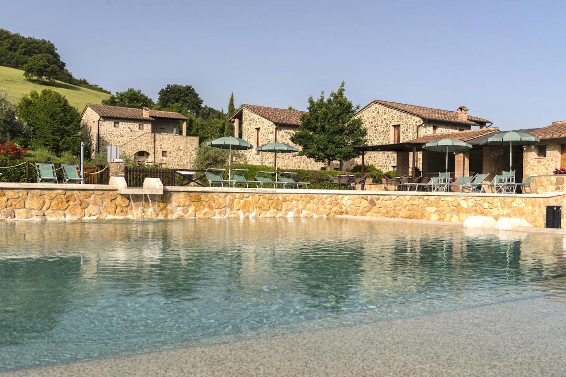 Country resort in Tuscany with spectacular pool