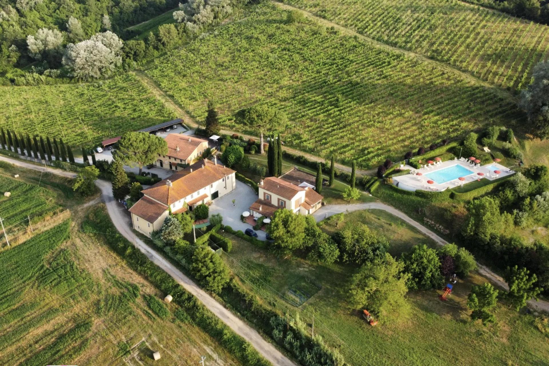 Agriturismo Toscane Familie agriturismo met groot zwembad en peuterbadje
