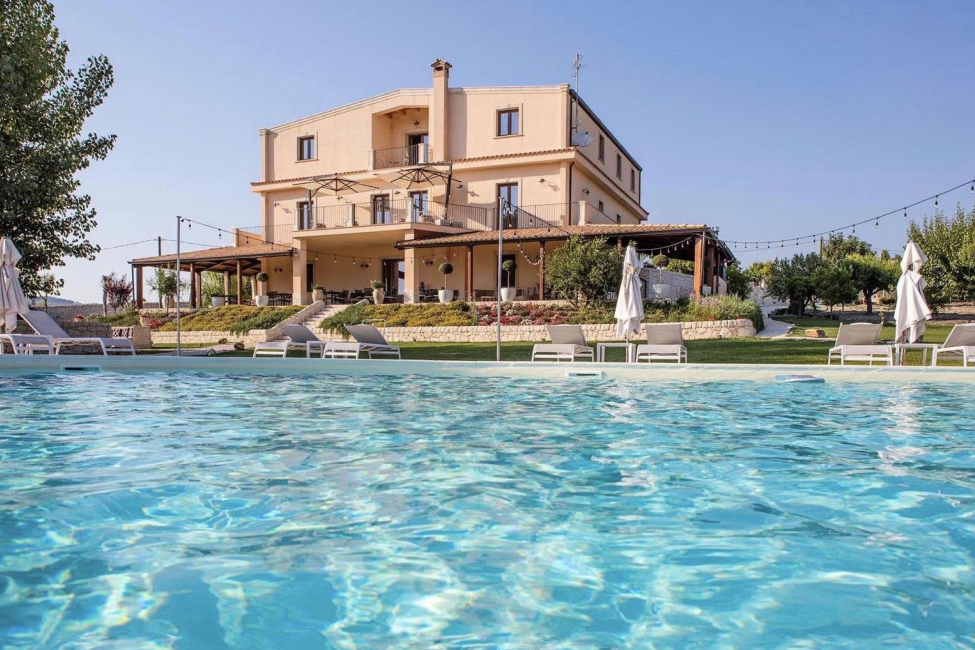 Agriturismo Sicilie Kindvriendelijke agriturismo Sicilië met prachtig zwembad