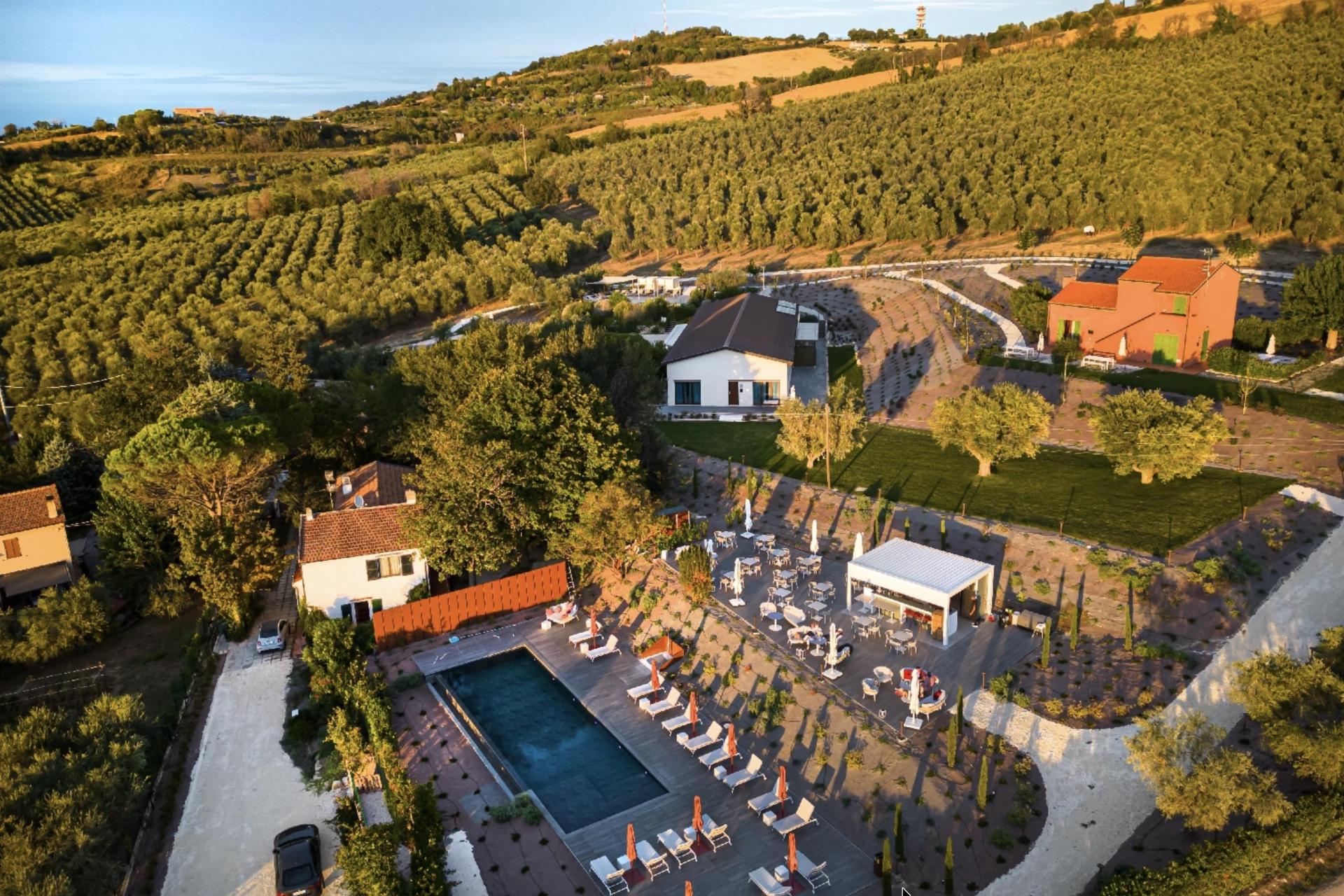 Agriturismo Le Marche Leuke agriturismo le Marche met restaurant in olijfgaard