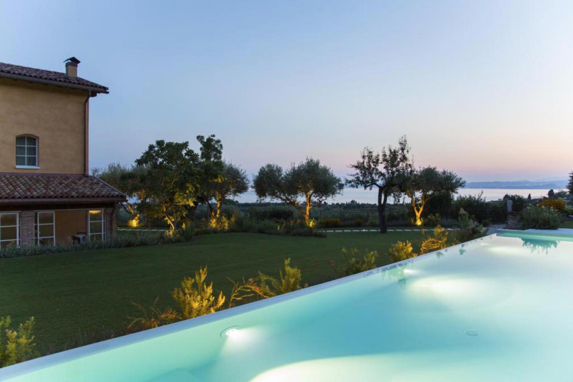 Charming agriturismo with a view of Lake Garda