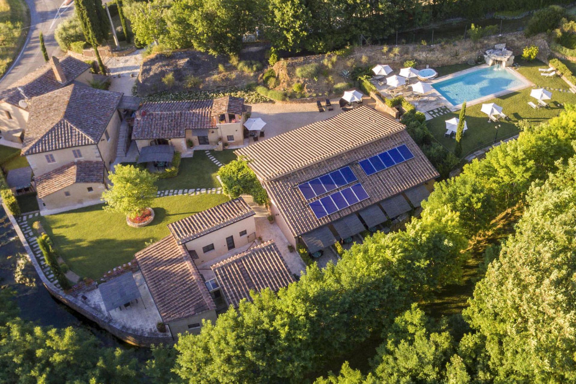 Luxury agriturismo between Siena and Arezzo in Tuscany