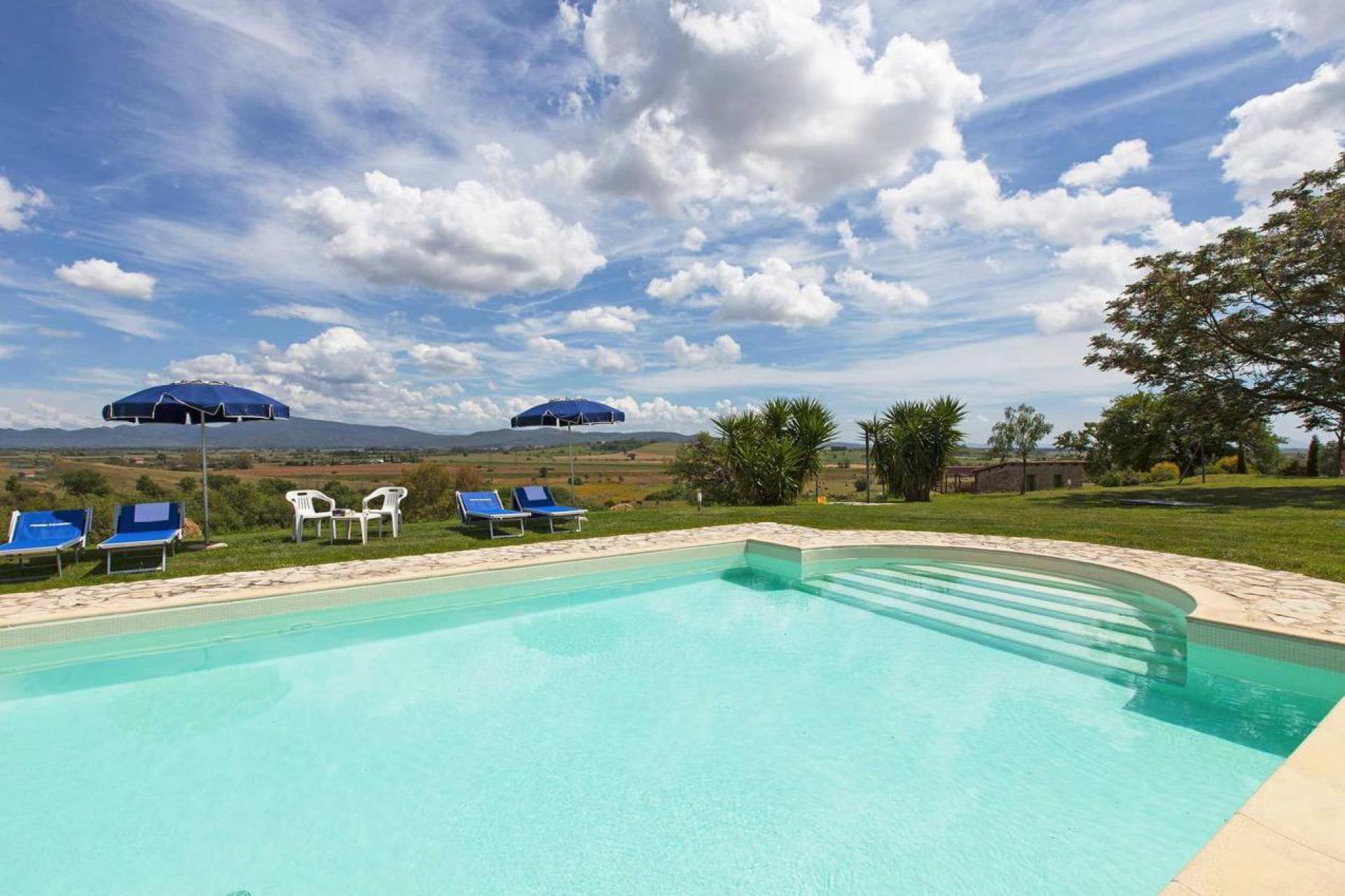 Quiet olive agriturismo near the sea in Tuscany