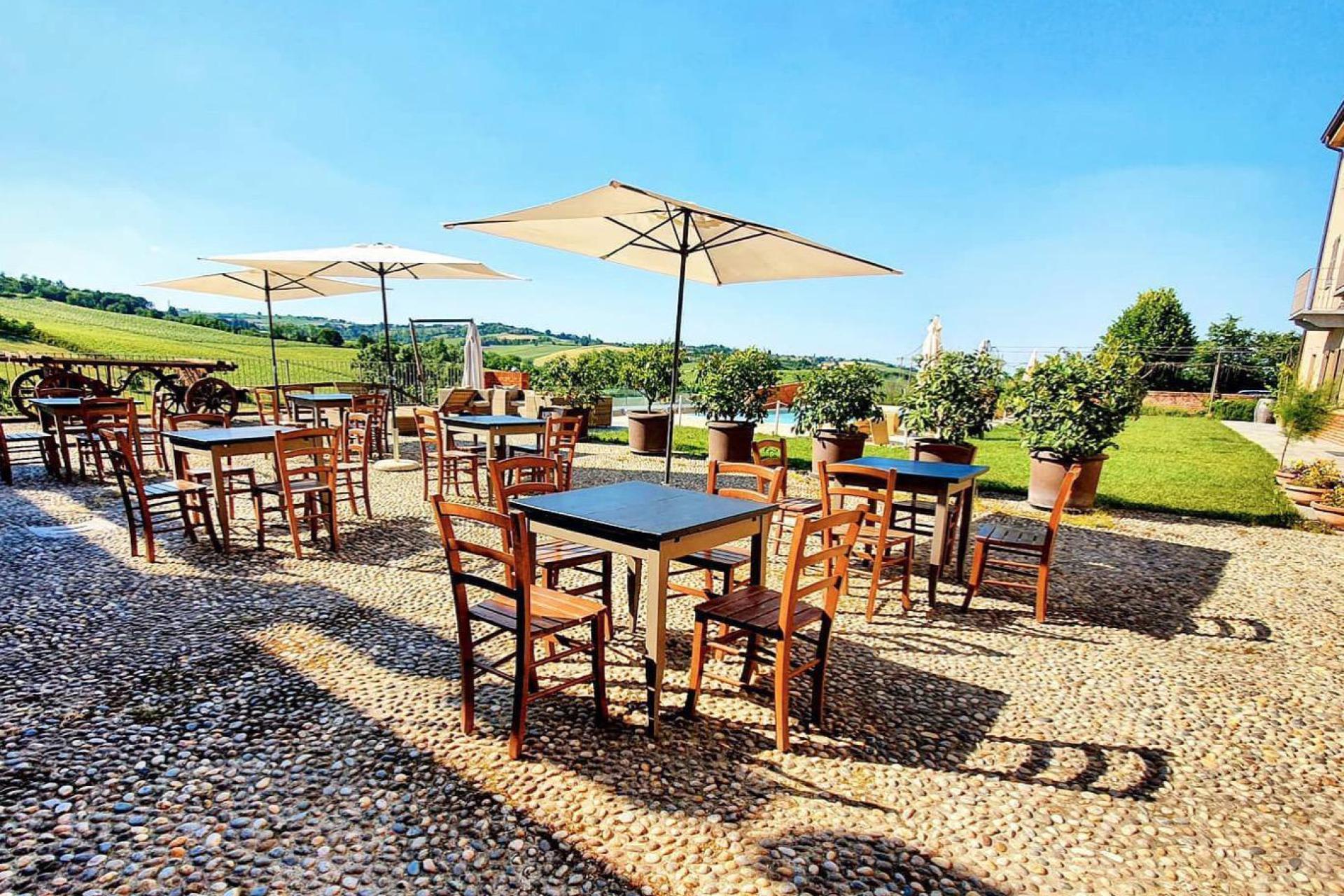 Wine farm with restaurant, rooms and B&B