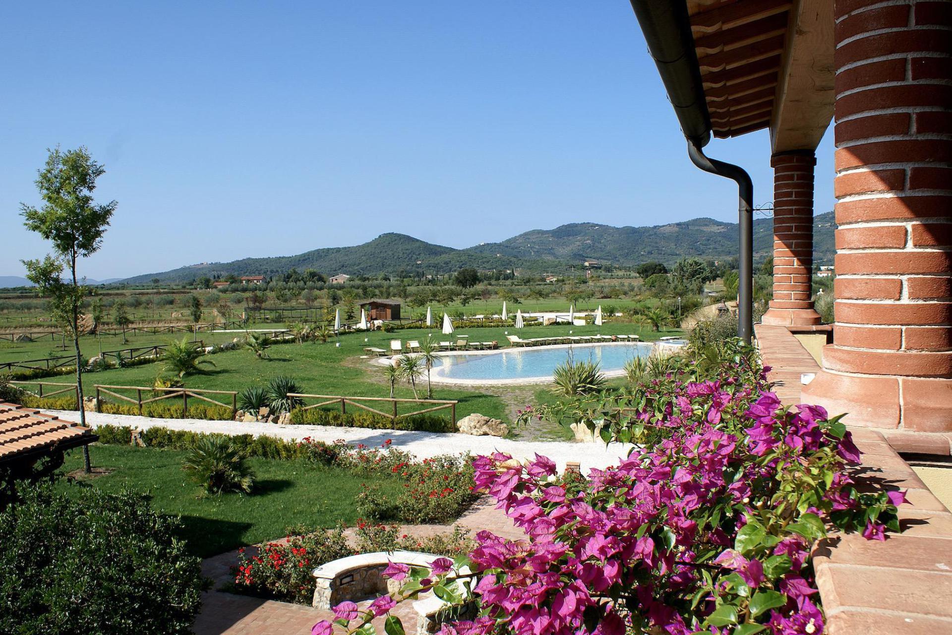 Family-friendly agriturismo near the beach