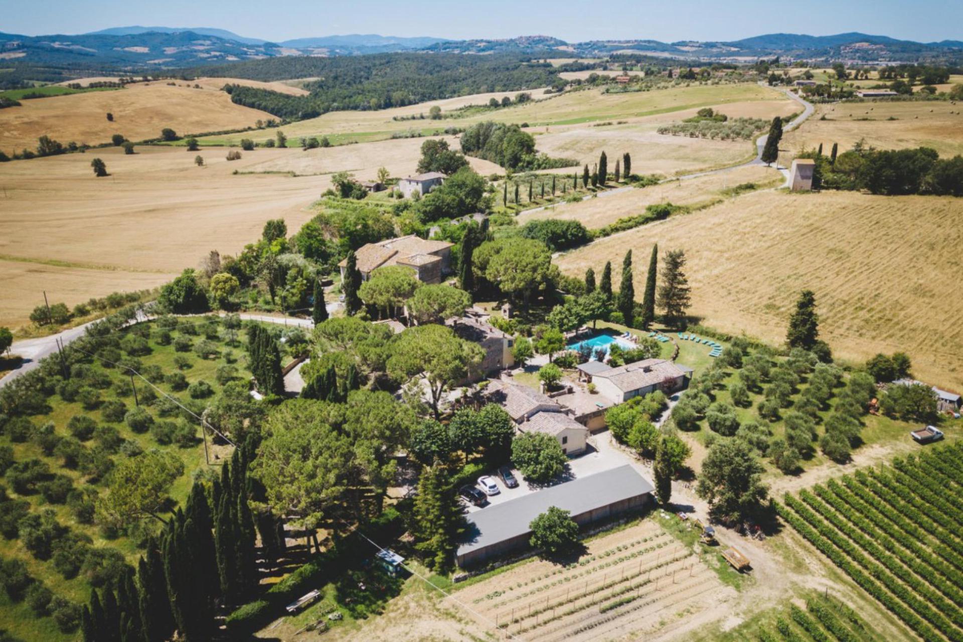 Characteristic agriturismo centrally located in Tuscany