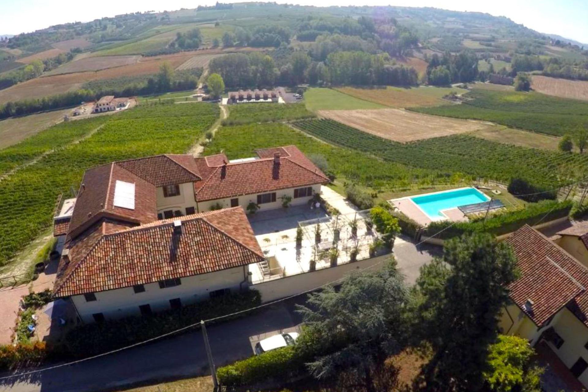 Agriturismo - Farmhouse and winery in the Piedmont hills