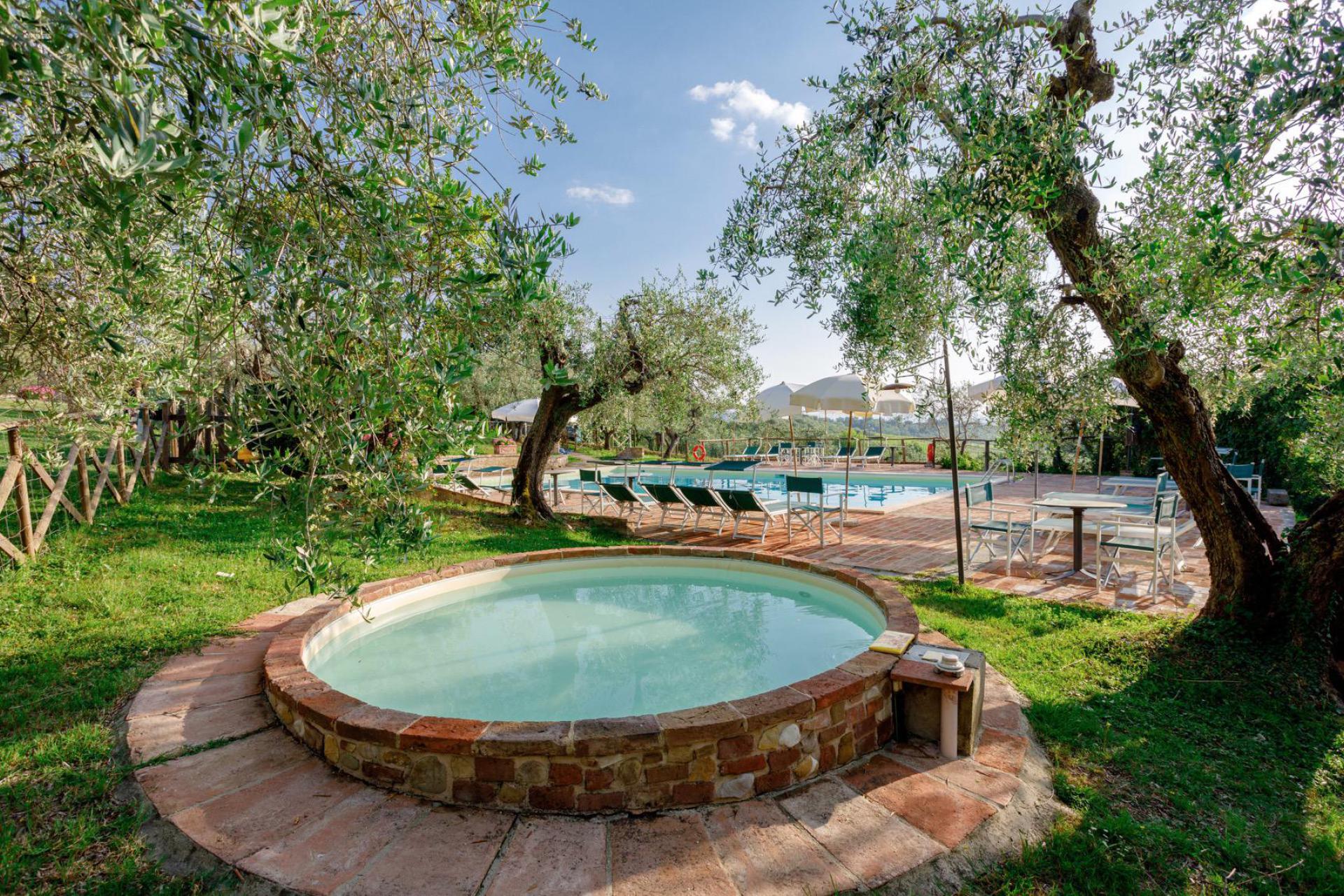 Very child-friendly agriturismo with restaurant in Tuscany