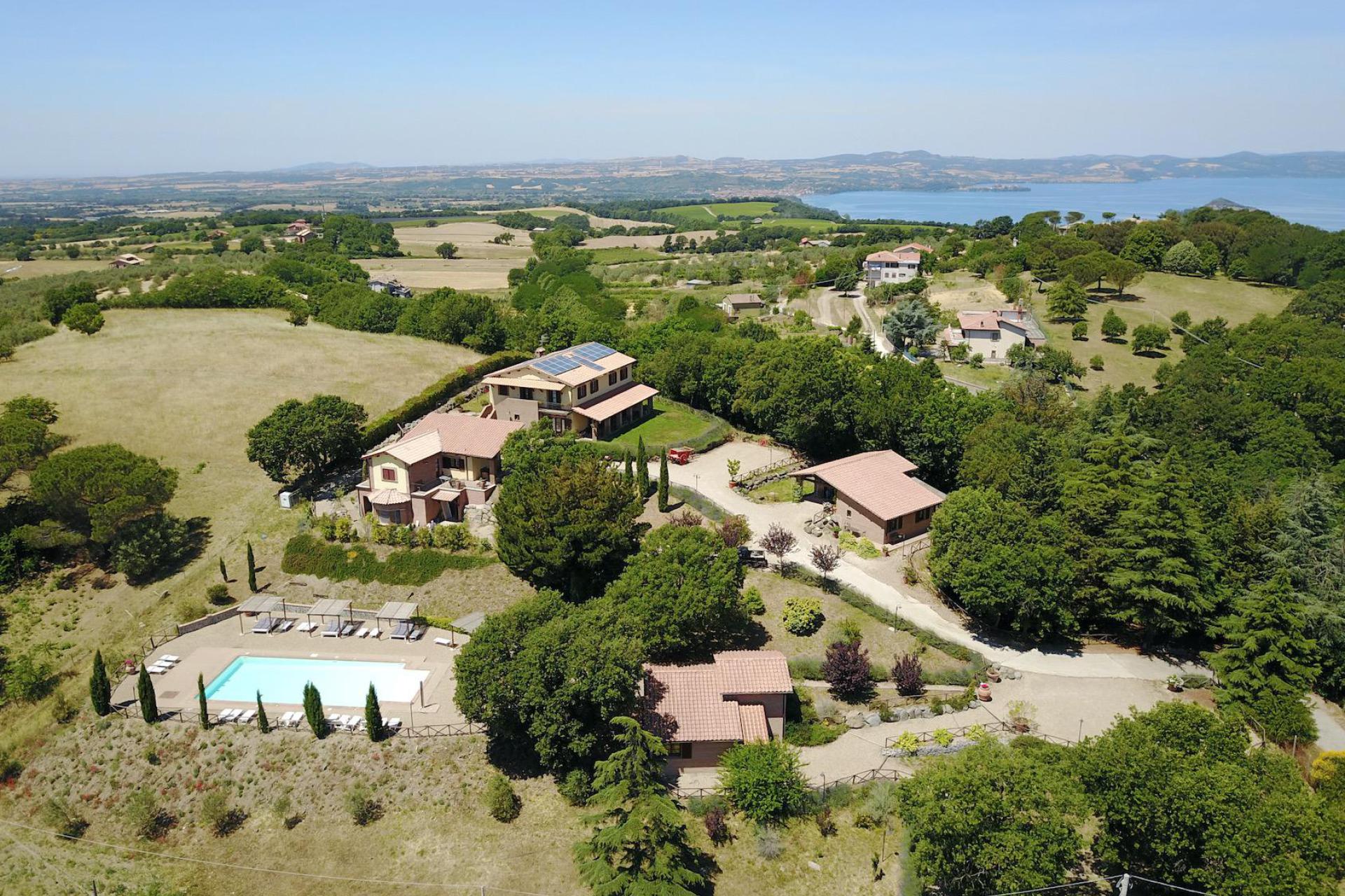 Agriturismo with glamping and apartments in central Italy