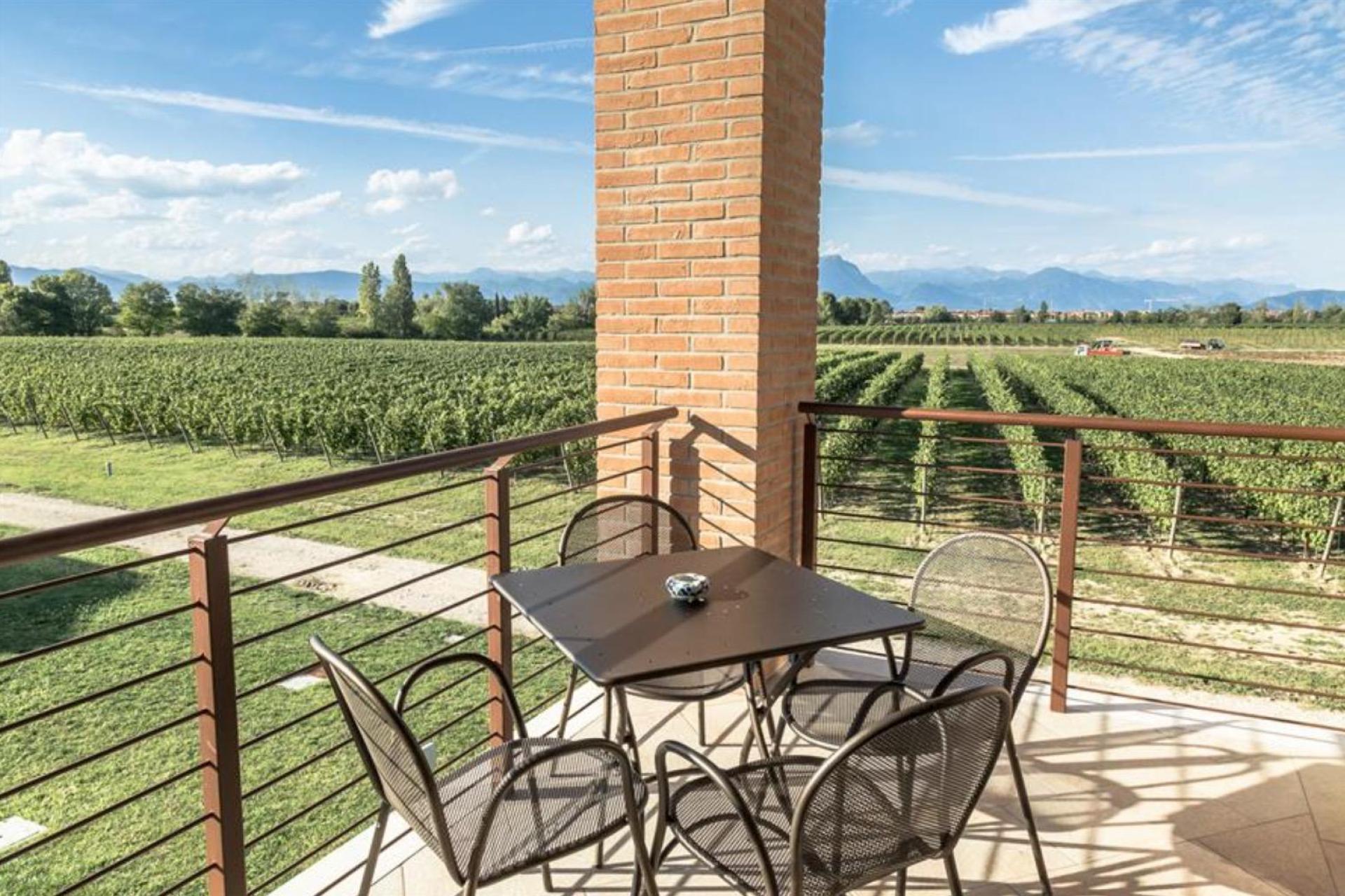 Family agriturismo Lake Garda with large pool