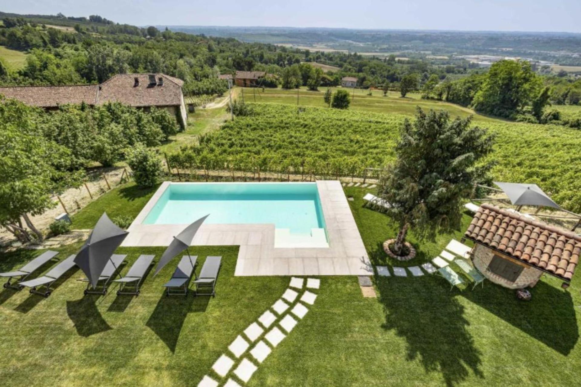 Beautiful agriturismo in Piedmont with infinity pool