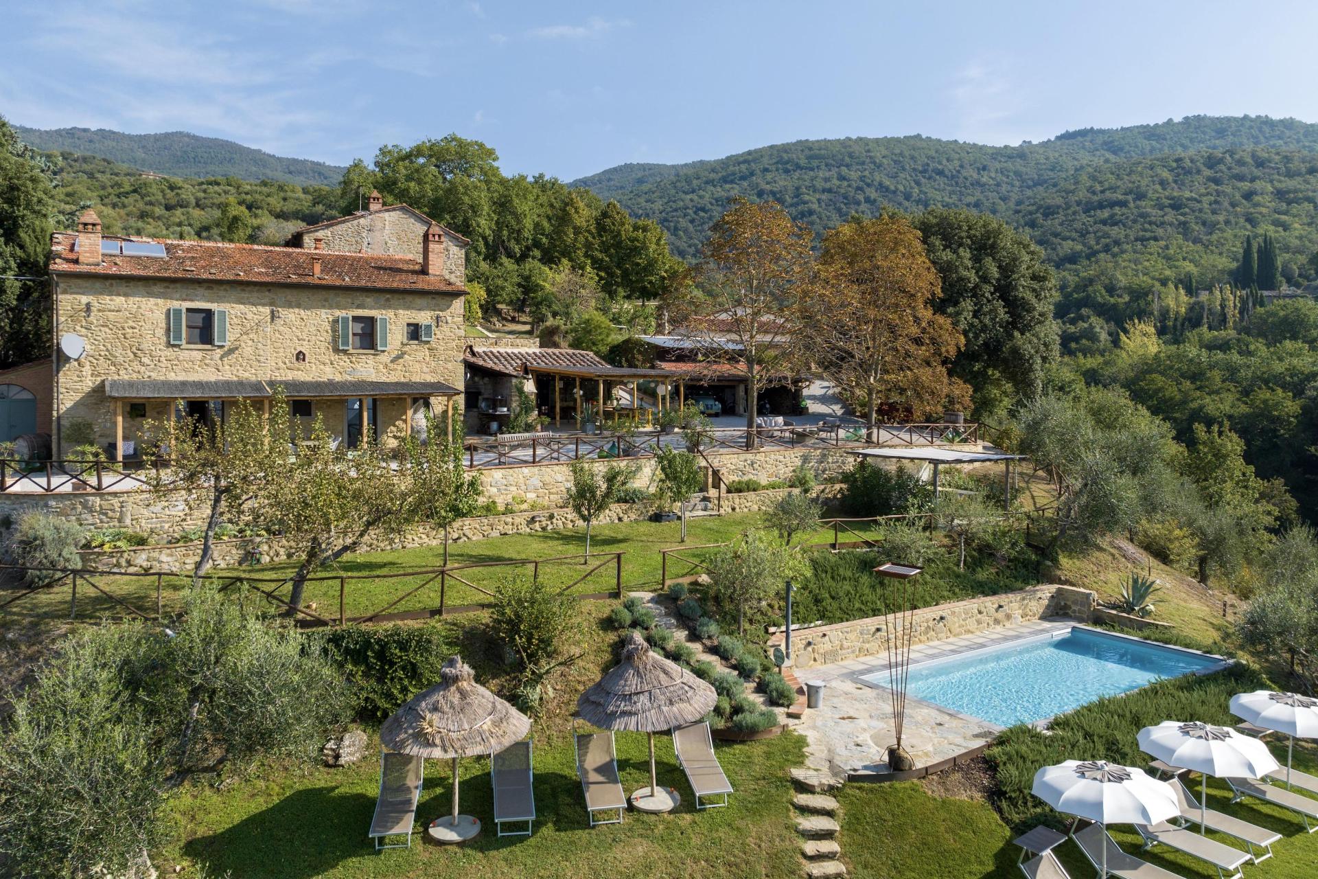 Small-scale agriturismo near Cortona with pool and views