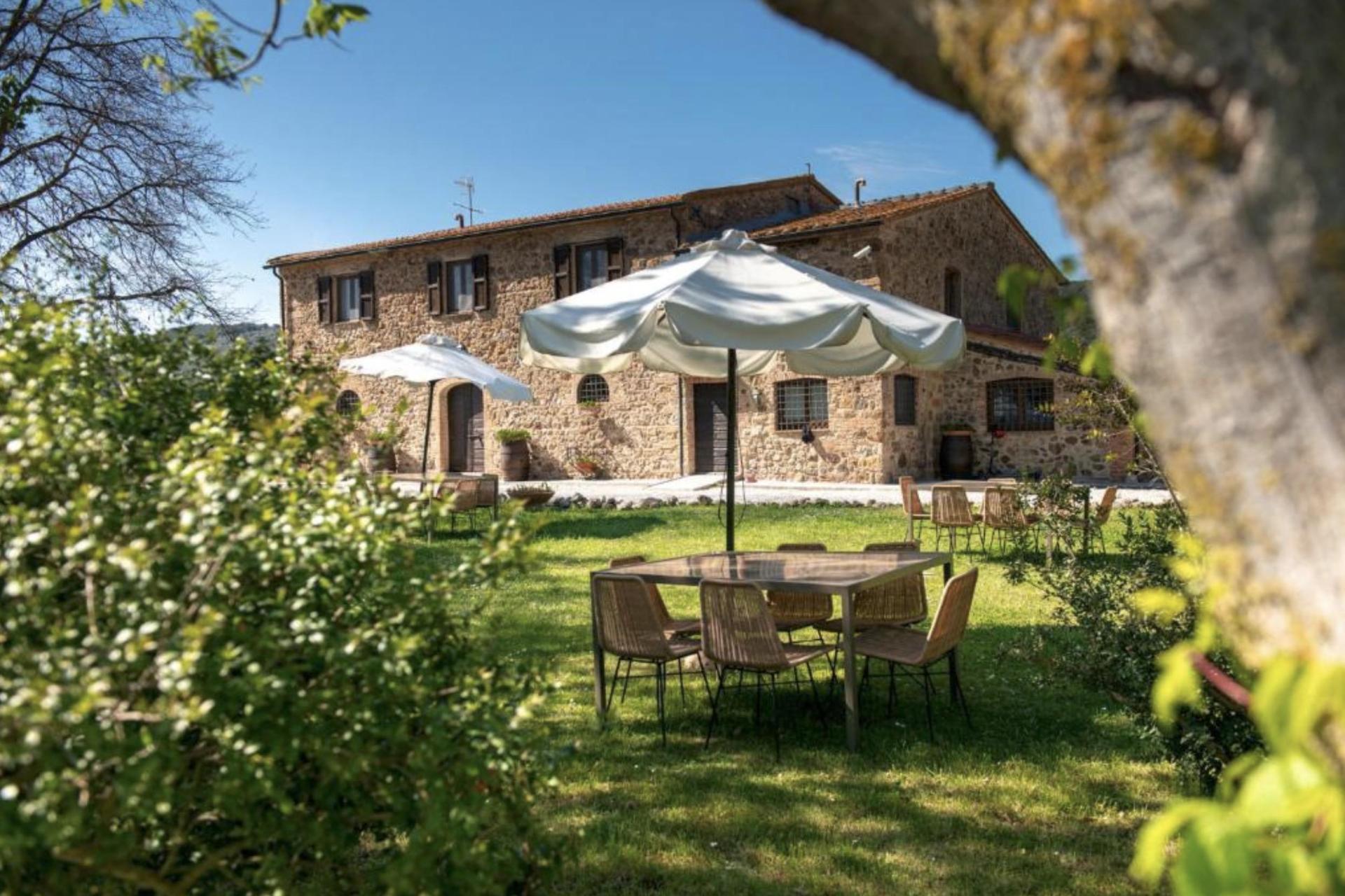Agriturismo Toscane met 5 zwembaden en strand op 20 minuten