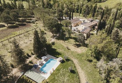 A small borgo with restaurant in the heart of Tuscany