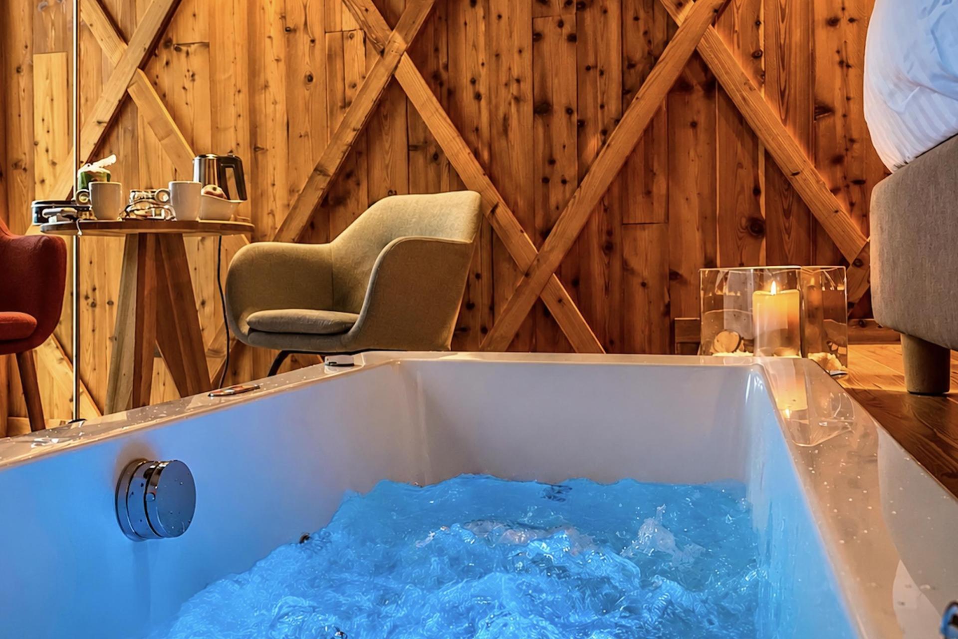 Organic apple-agriturismo in the lake valley of Trentino