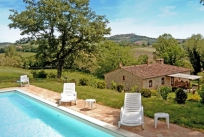 Two farmhouses in Tuscany with private swimming pool