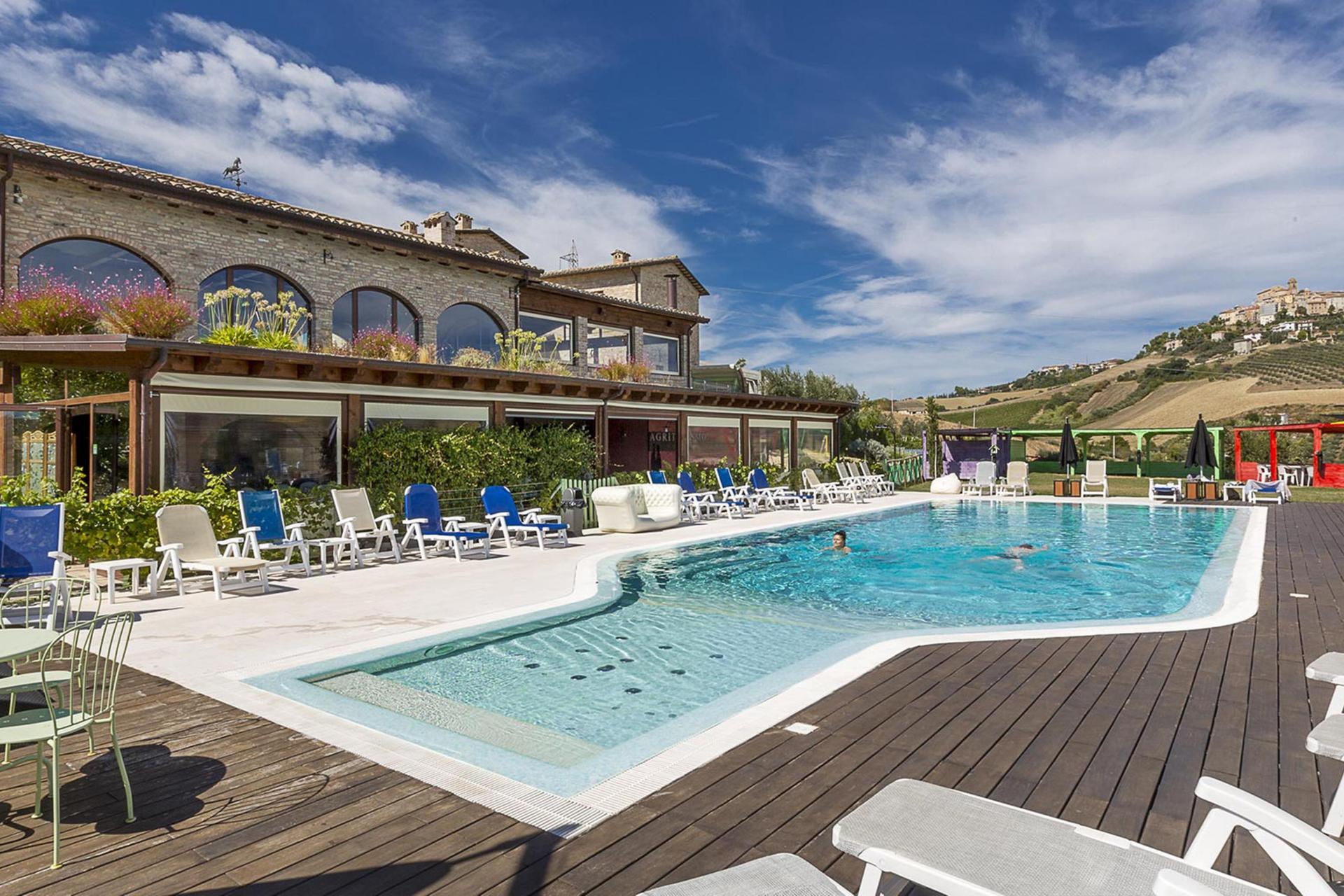 Mooie agriturismo in le Marche met restaurant en bij zee