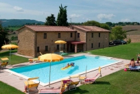Centraal gelegen agriturismo met verwarmd zwembad