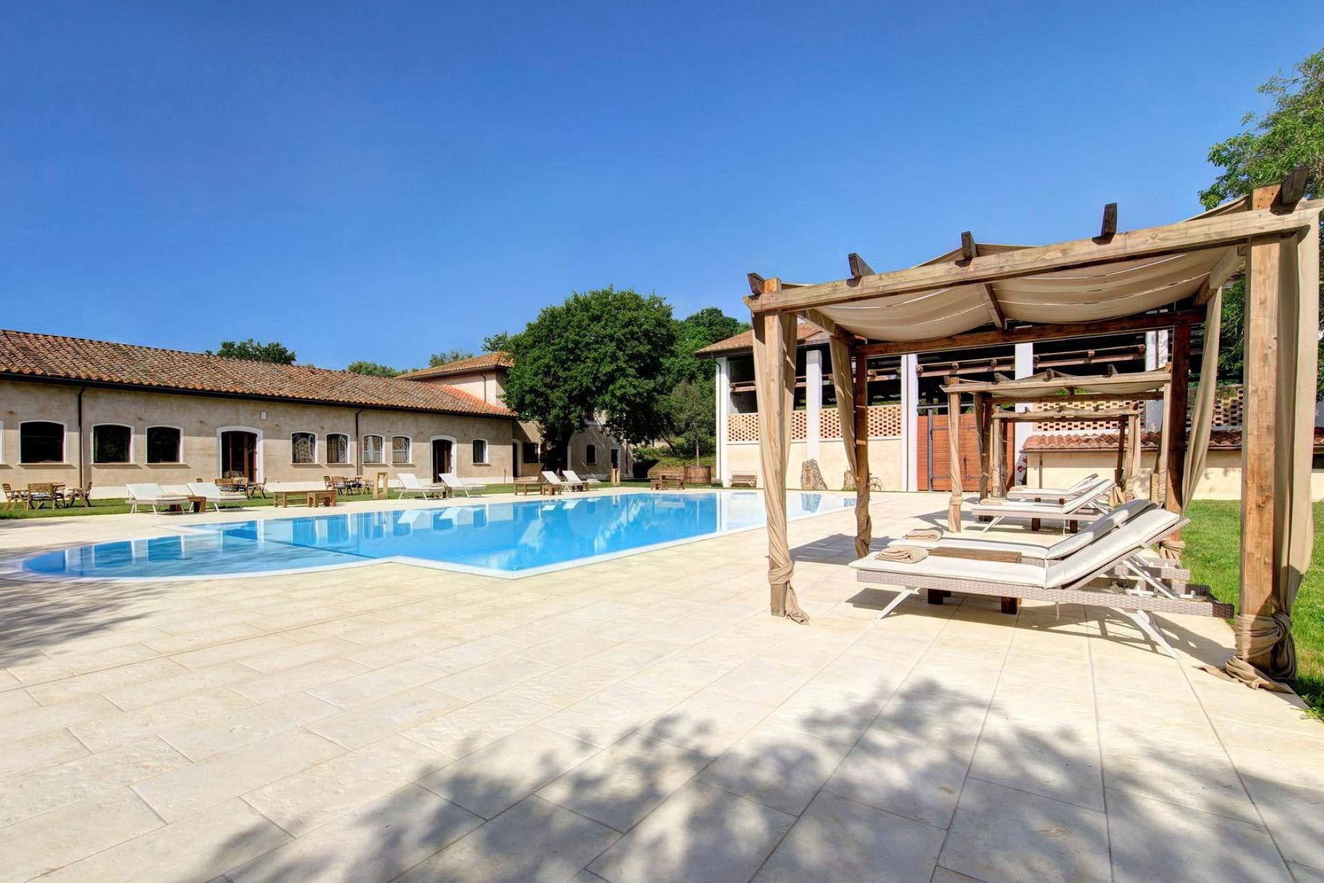 Luxe agriturismo bij Rome met restaurant en zwembad