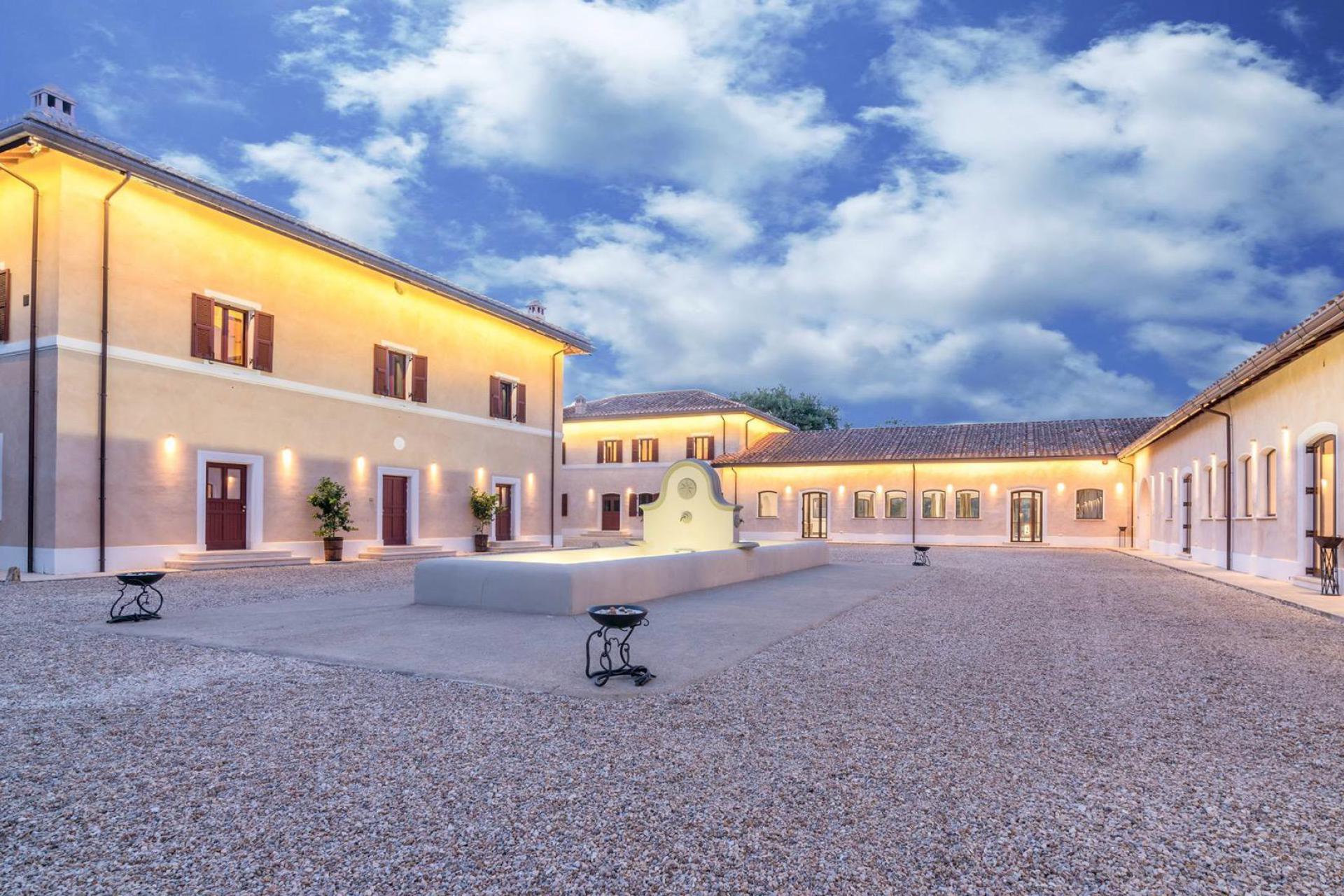 Luxe agriturismo bij Rome met restaurant en zwembad