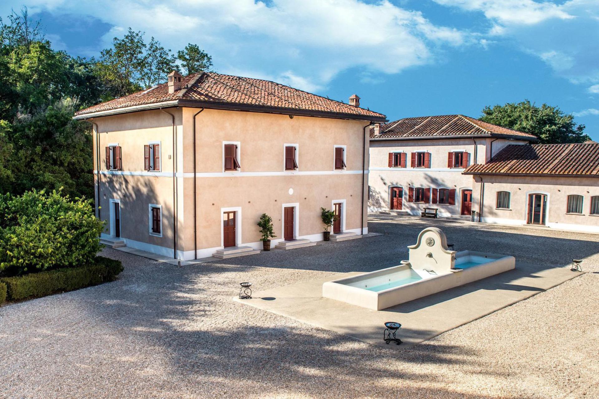 Luxe agriturismo bij Rome met restaurant en zwembad