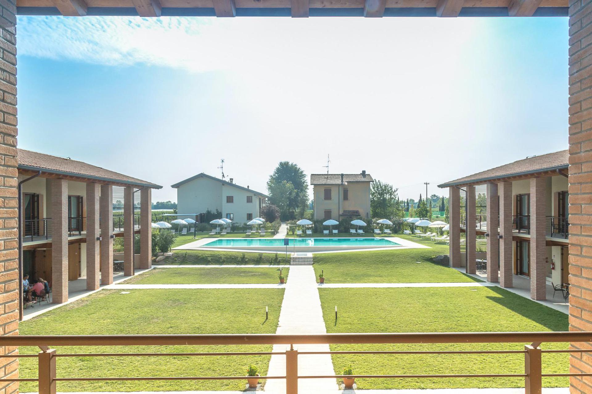 Klein vakantiepark vlakbij het Gardameer