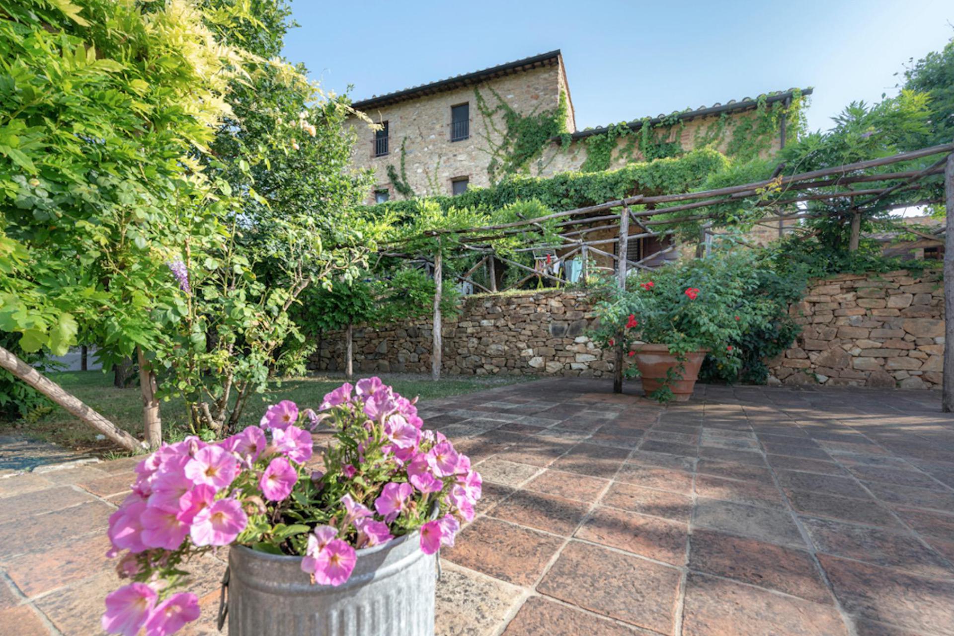 Gerestaureerde middeleeuwse burcht in hartje Toscane