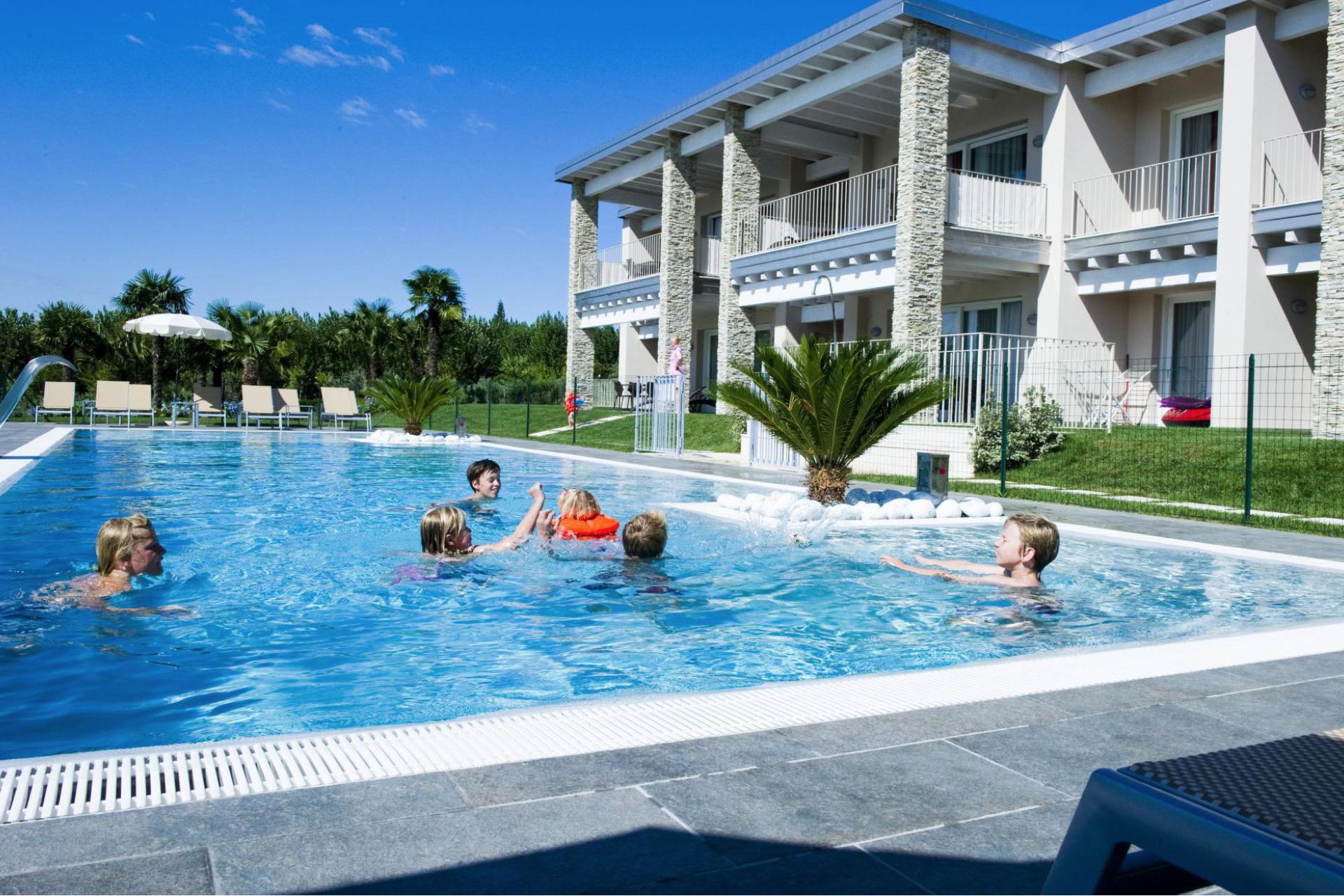 Familievriendelijke residence met omheind zwembad