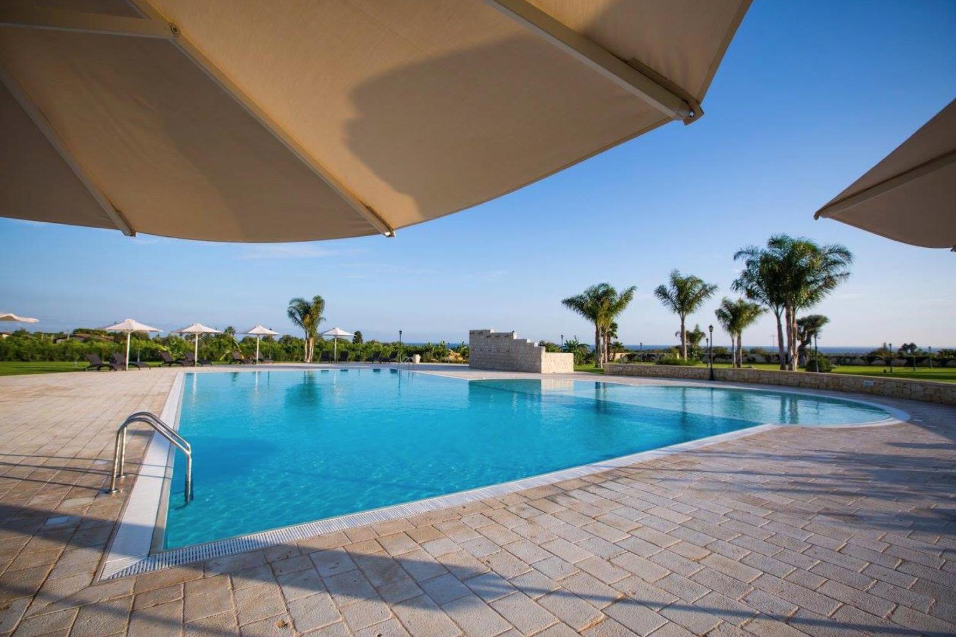 Siciliaanse agriturismo vlakbij een mooi zandstrand