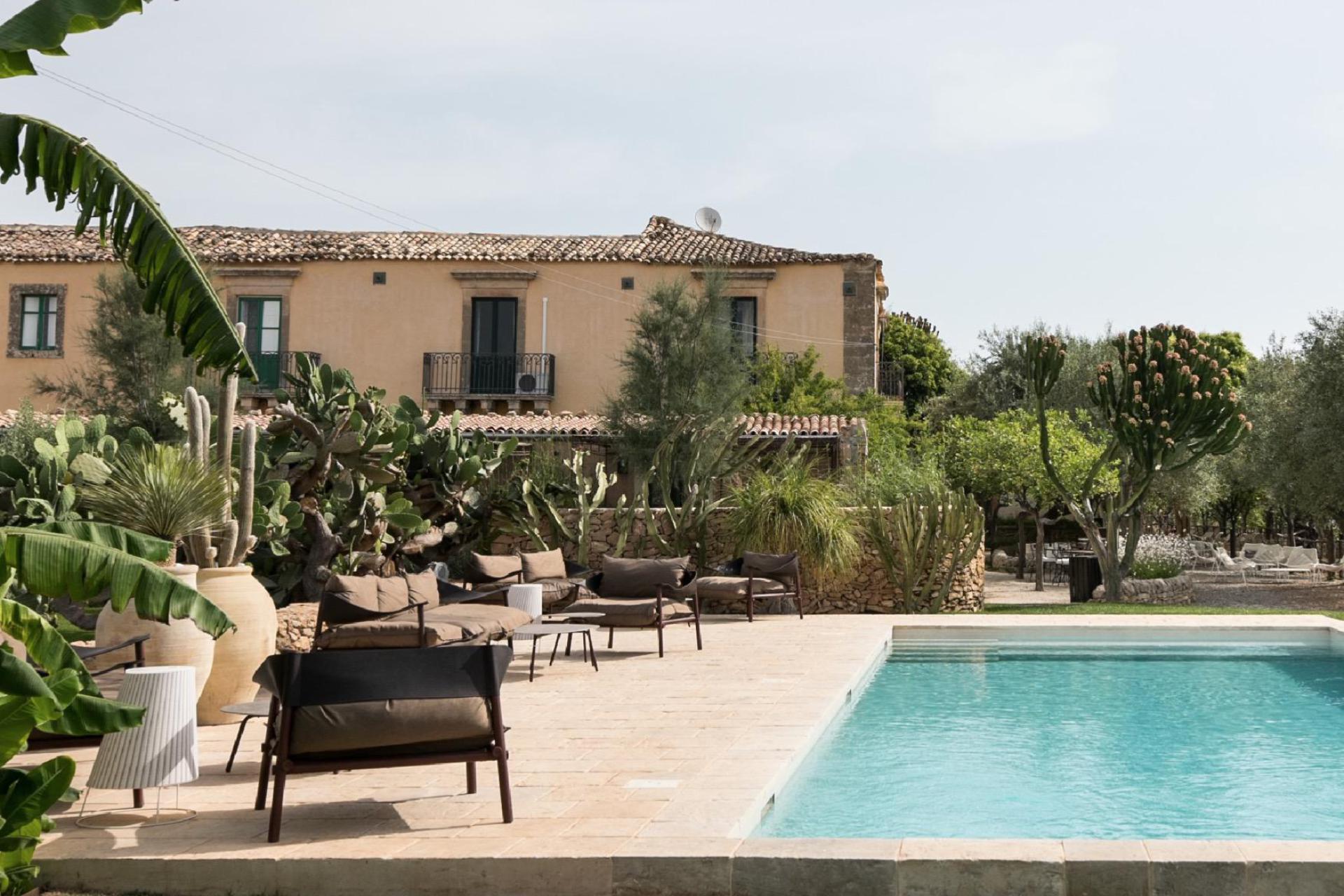 Agriturismo met karakteristieke binnenplaats, vlakbij zee