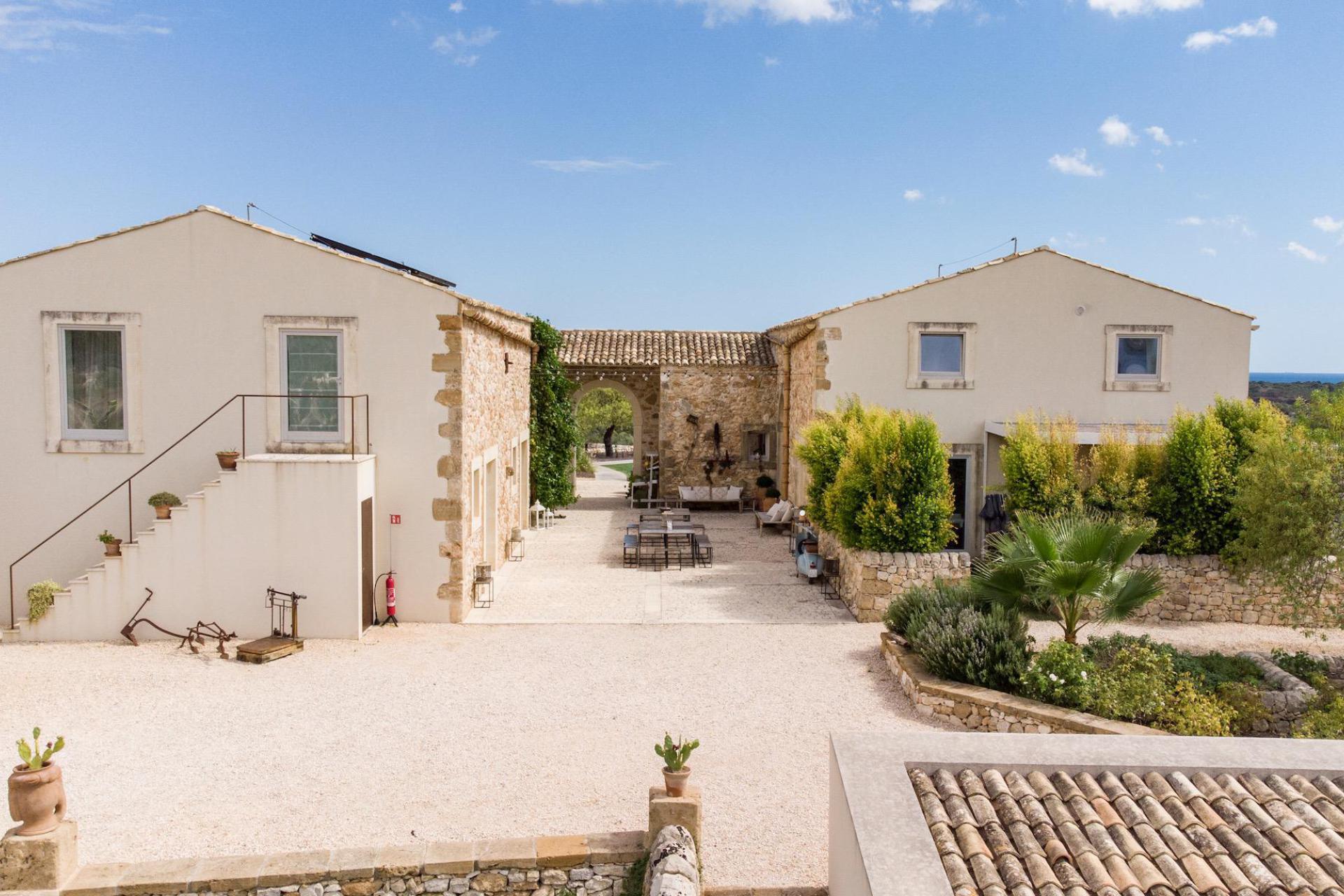 Biologische agriturismo Sicilië met uitzicht op zee