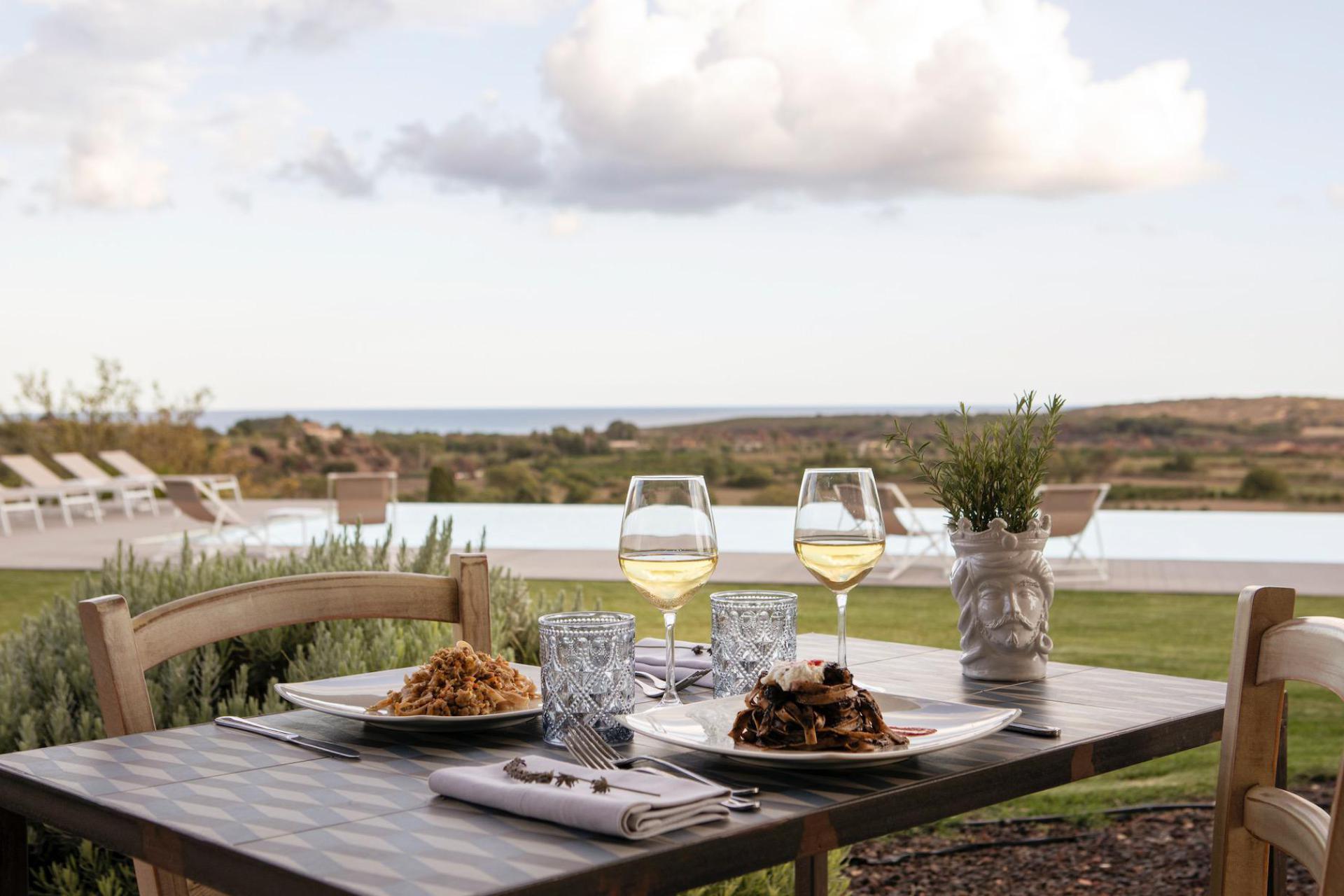 Biologische agriturismo Sicilië met uitzicht op zee