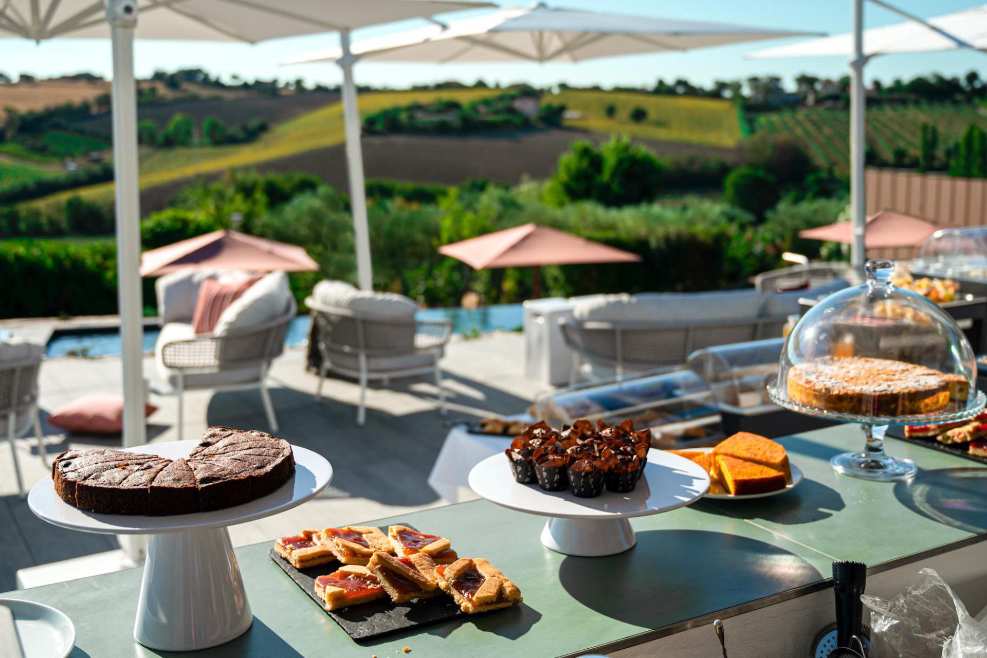 Leuke agriturismo le Marche met restaurant in olijfgaard