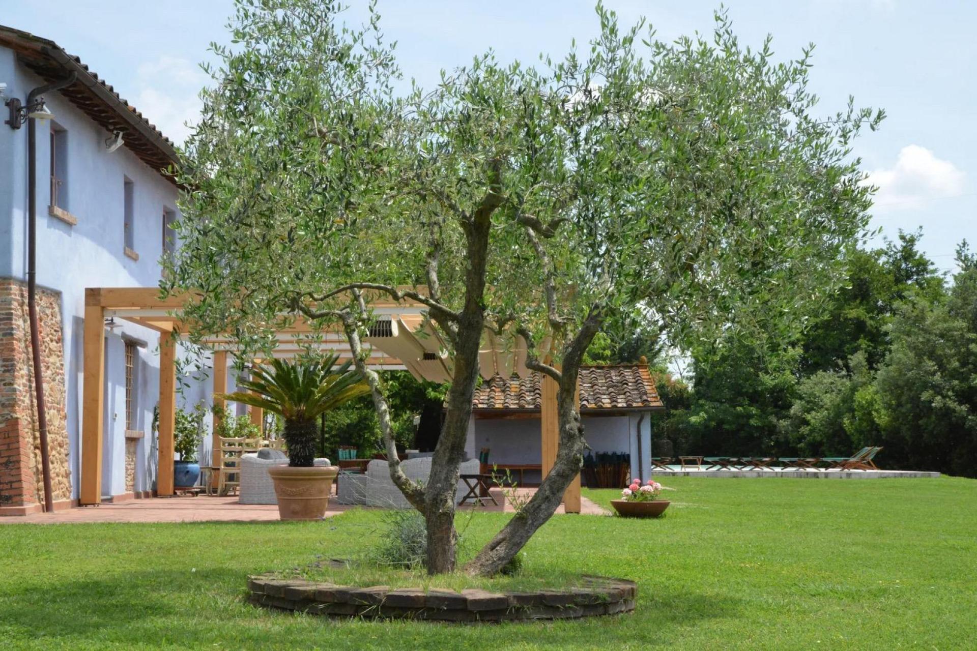 Prachtige villa met kamers vlakbij Lucca