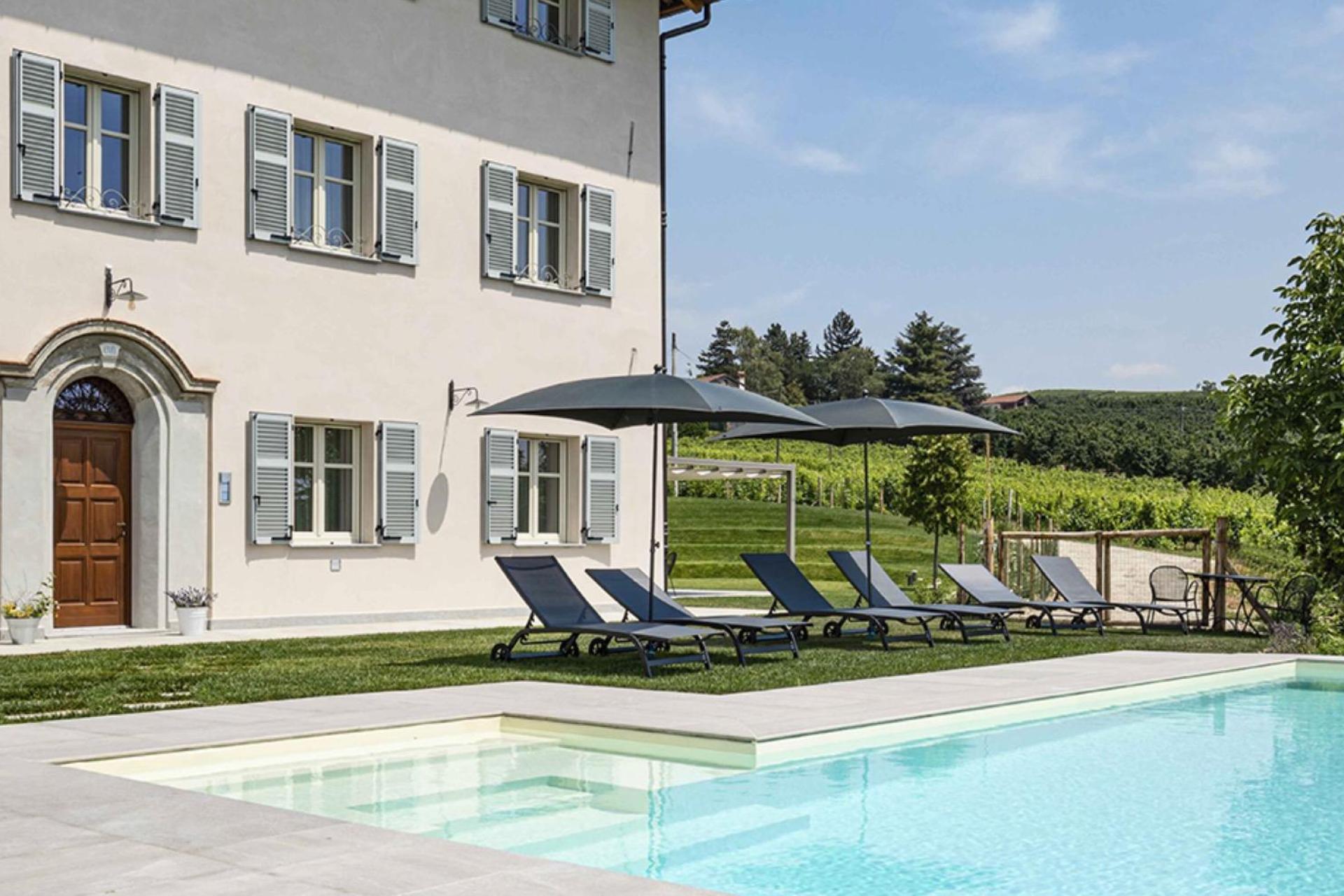 Voorjaar tussen de wijngaarden van Piemonte