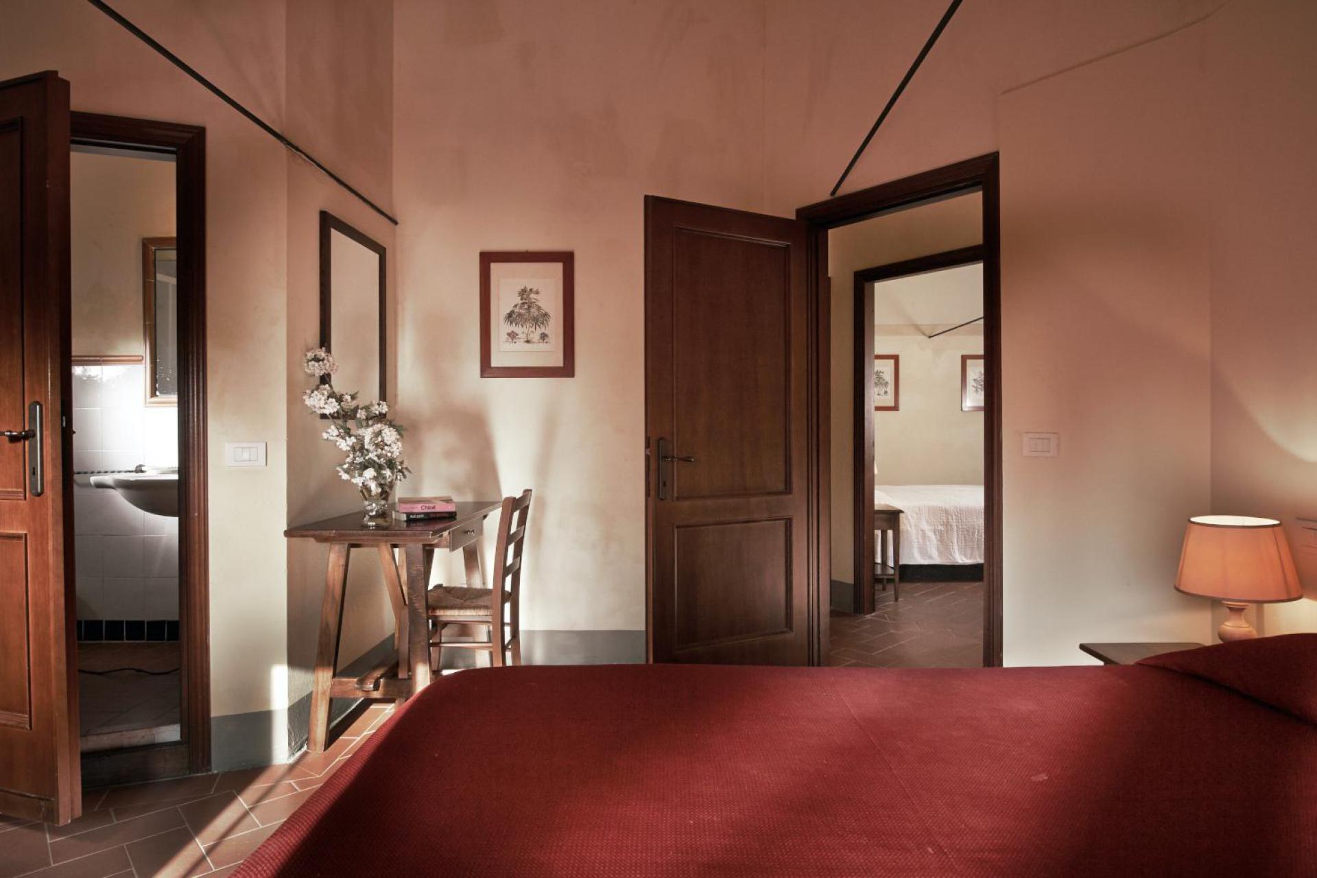 Sfeervol landhuis met zwembad en uitzicht op het Gardameer