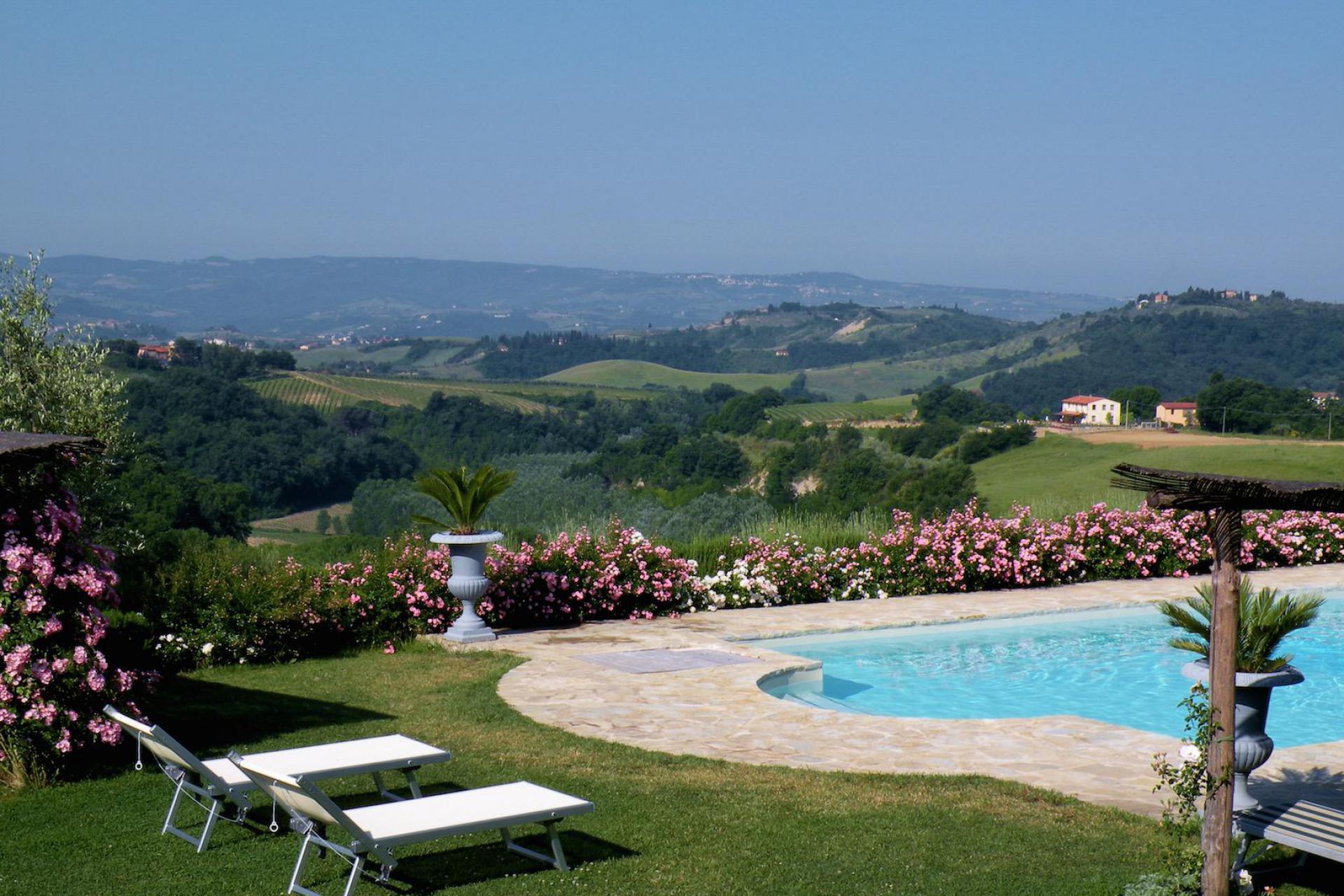 Agriturismo in olijfgaard met super uitzicht in Toscane