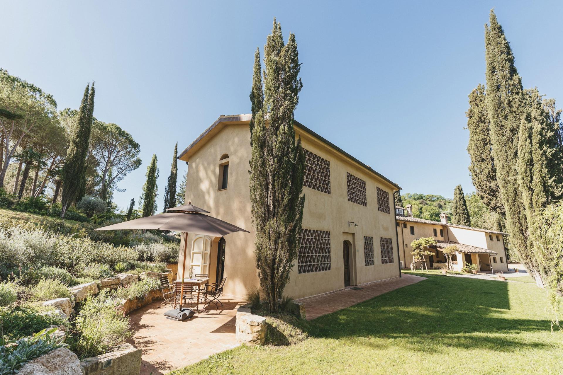 Een kleinschalige borgo met restaurant, midden in Toscane