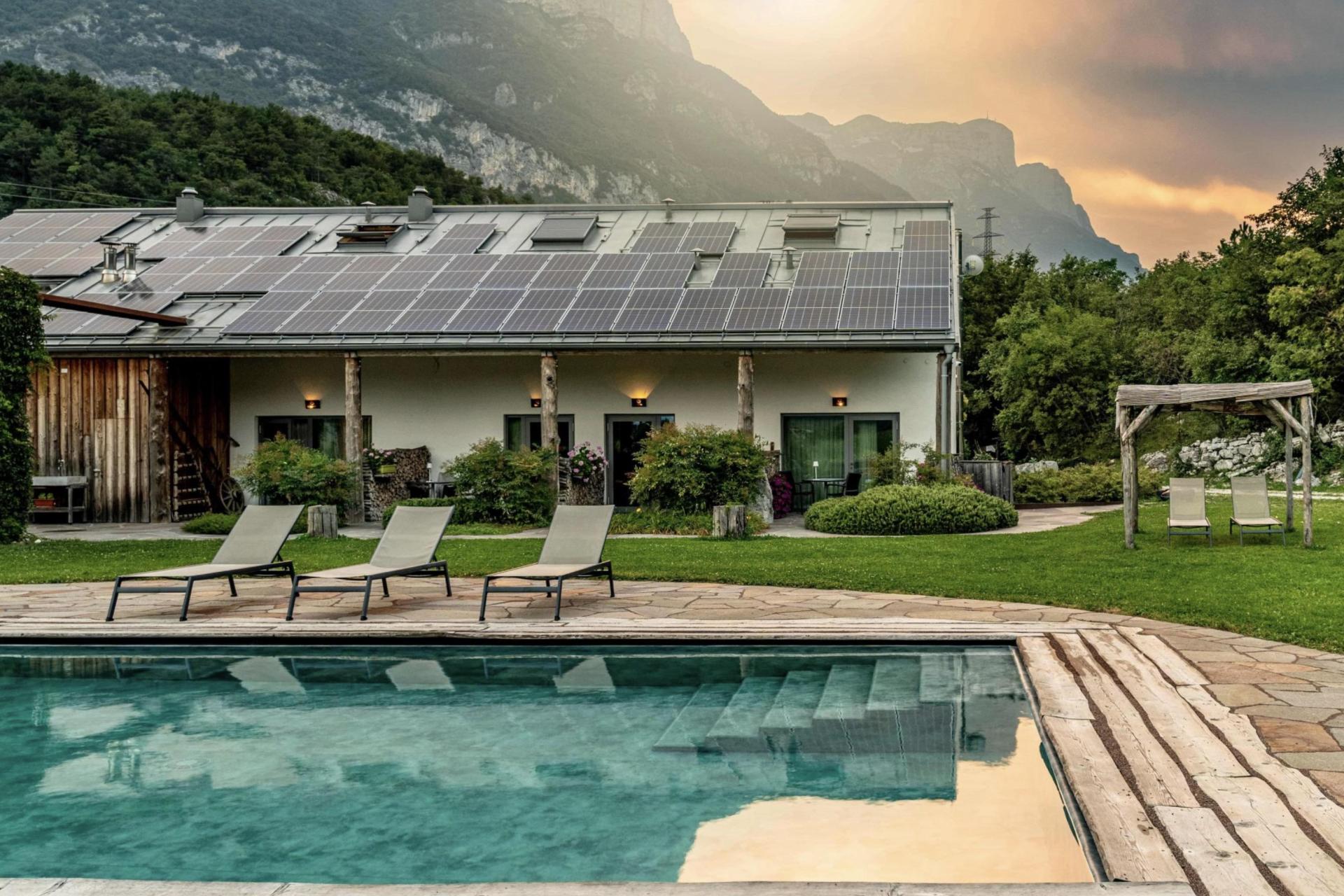 Biologische appel-agriturismo in de merenvallei van Trentino