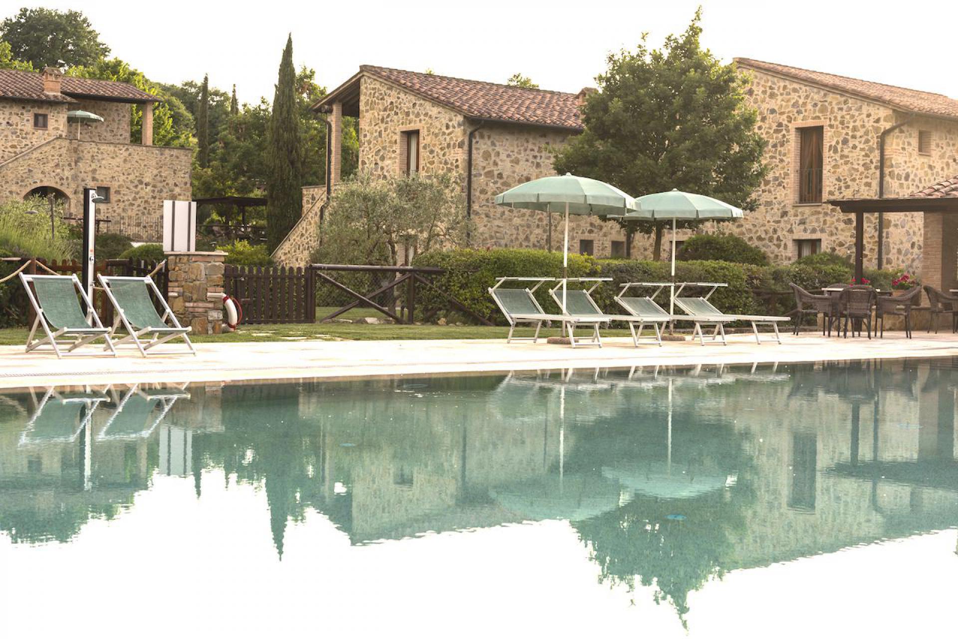 Toscaans country resort met 4 prachtige zwembaden