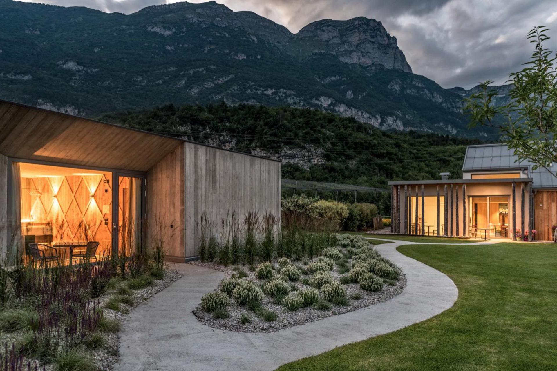 Biologische appel-agriturismo in de merenvallei van Trentino