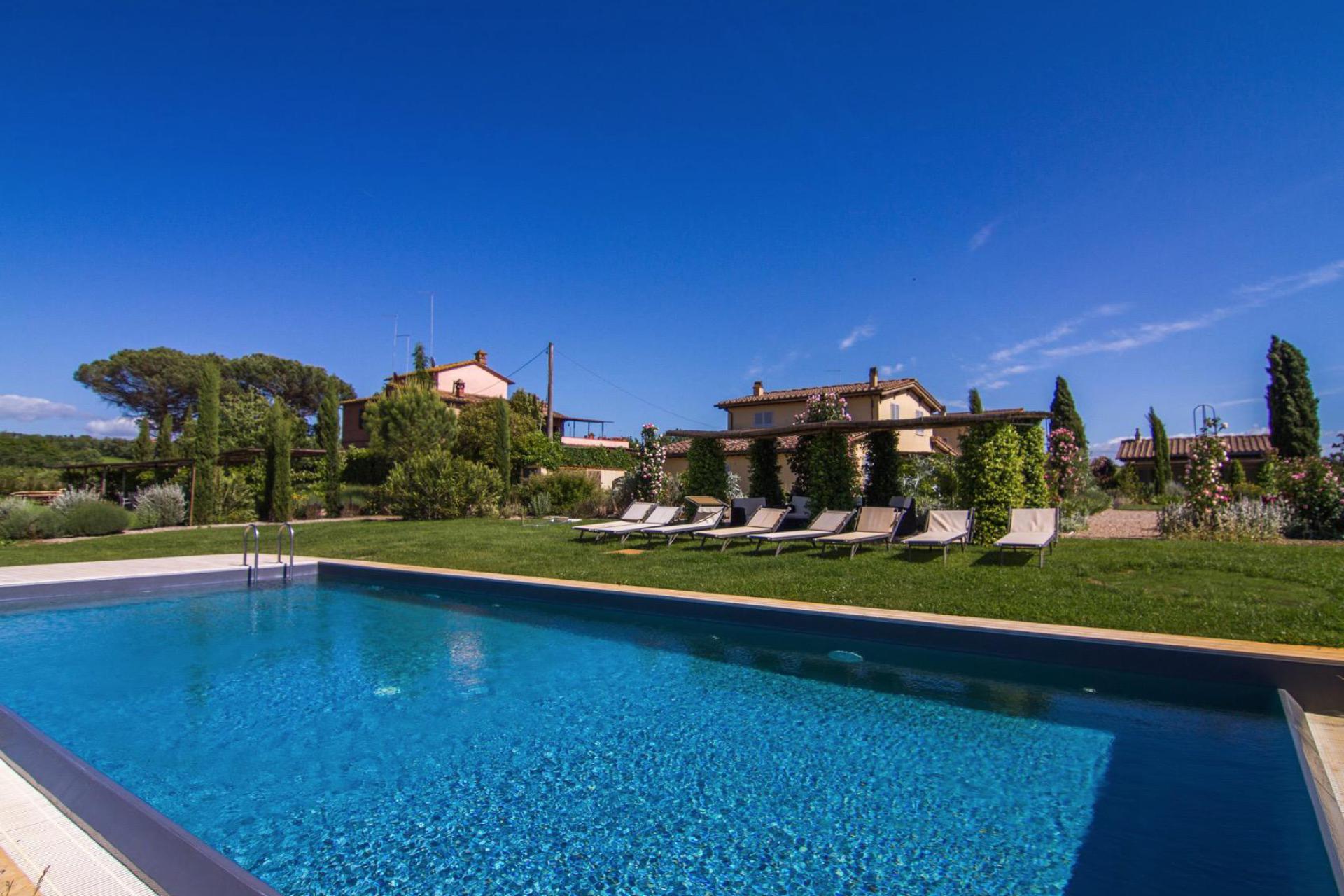 Agriturismo bij Siena met zwembad en luxe appartementen
