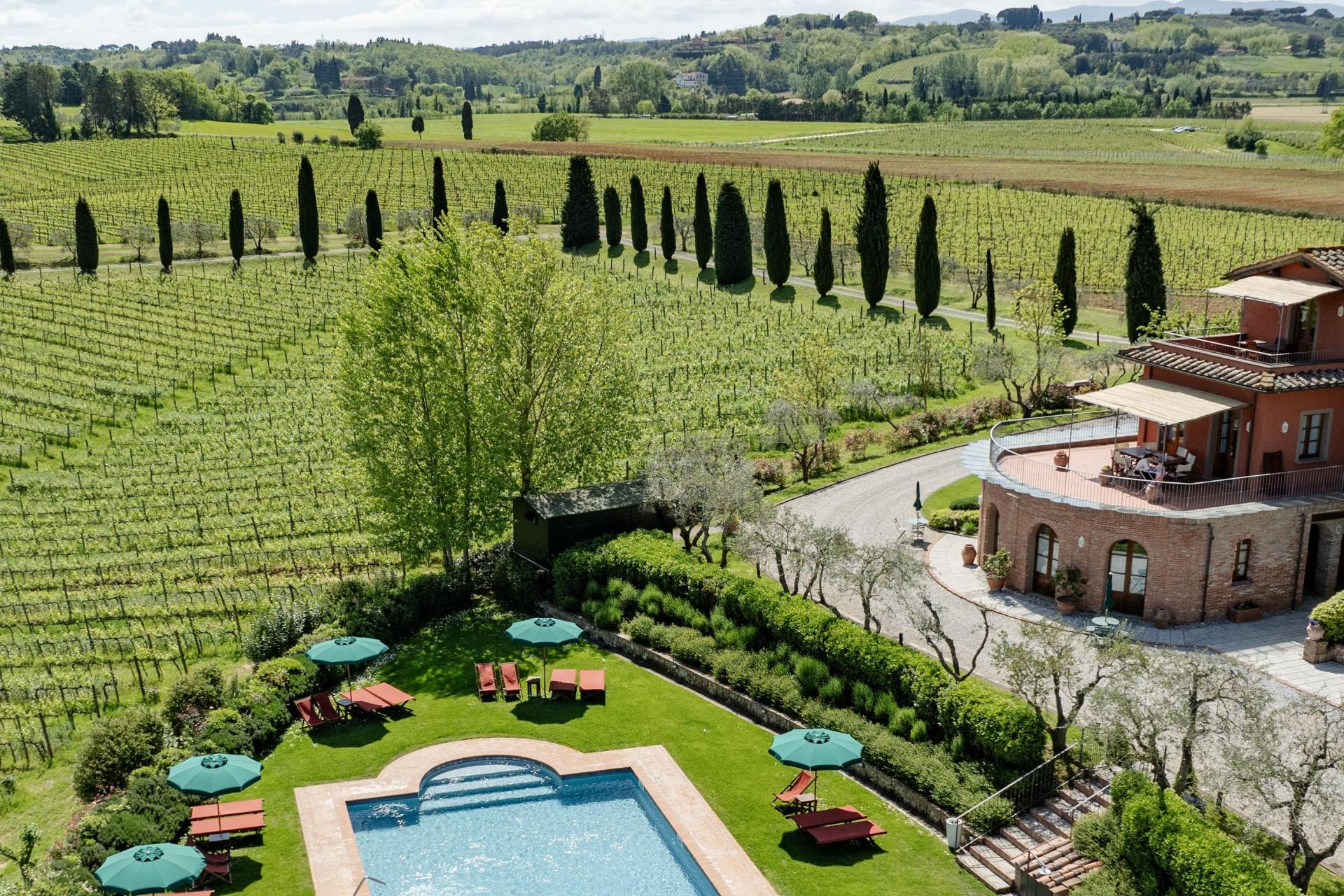 Wijnhuis en luxe agriturismo bij Pisa
